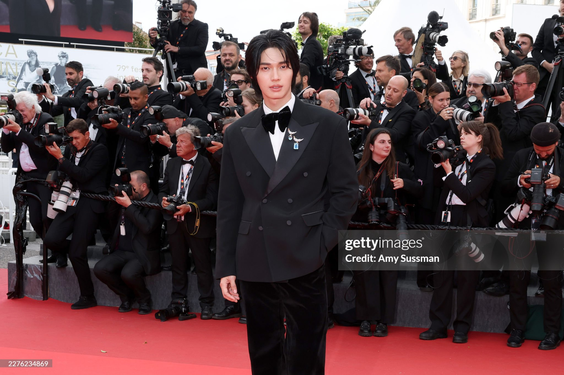 Thảm đỏ Cannes ngày 3: Châu Dã - Viên San San đại chiến visual, Win Metawin điển trai ngút ngàn- Ảnh 14.