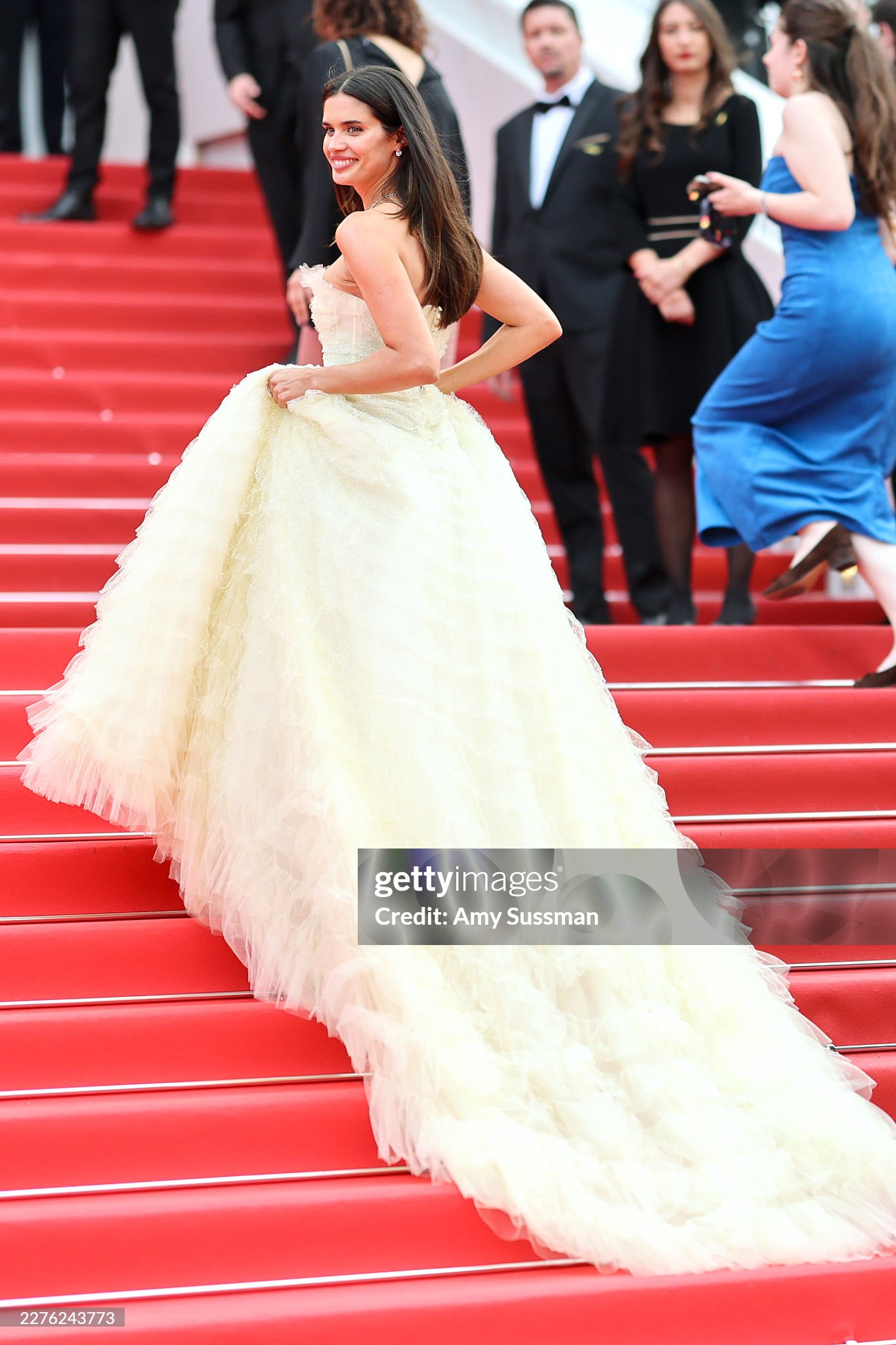 Thảm đỏ Cannes ngày 3: Châu Dã - Viên San San đại chiến visual, Win Metawin điển trai ngút ngàn- Ảnh 30.
