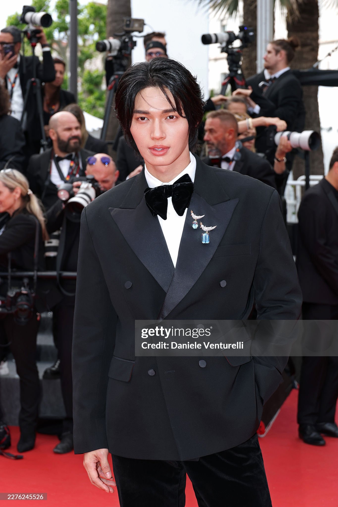 Thảm đỏ Cannes ngày 3: Châu Dã - Viên San San đại chiến visual, Win Metawin điển trai ngút ngàn- Ảnh 16.
