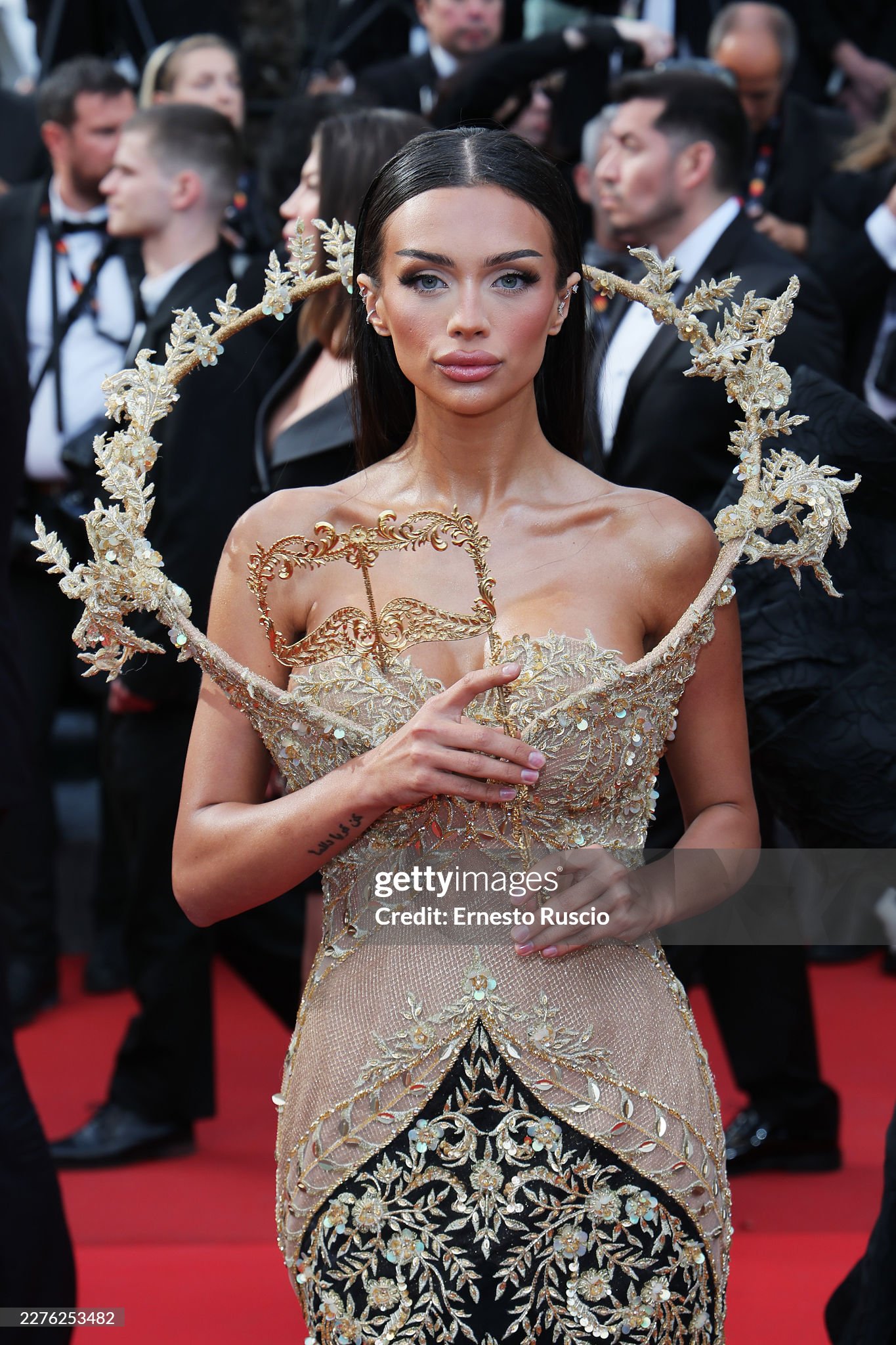 Thảm đỏ Cannes ngày 3: Châu Dã - Viên San San đại chiến visual, Win Metawin điển trai ngút ngàn- Ảnh 37.