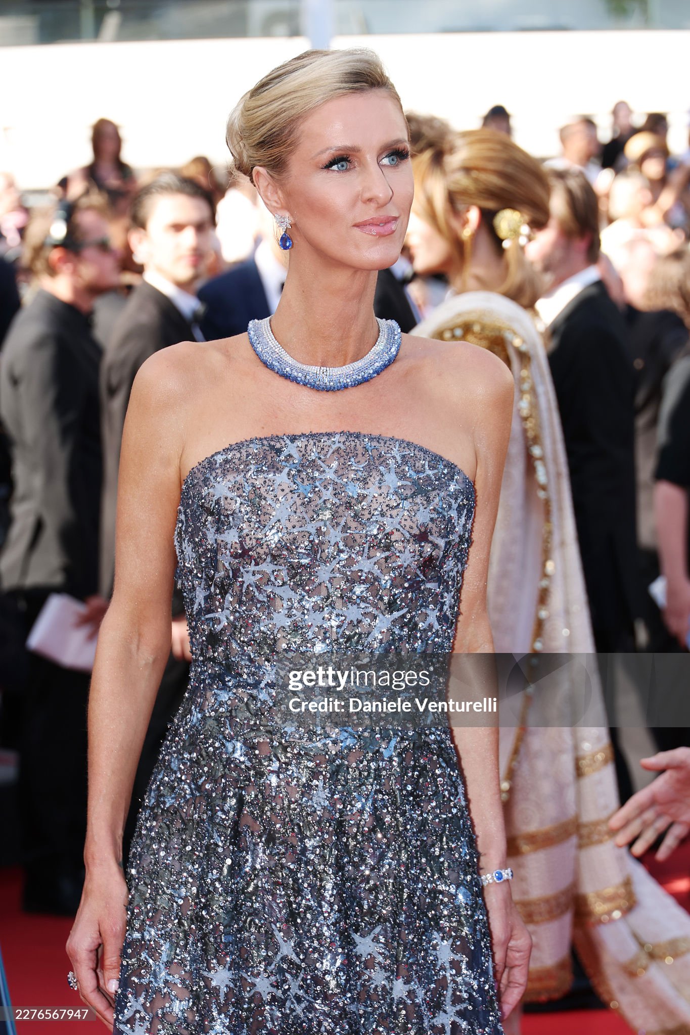 Thảm đỏ Cannes ngày 5: "Chị đại" Chompoo Araya chiếm trọn spotlight, siêu mẫu Nga ngang nhiên hở bạo phạm quy- Ảnh 18.