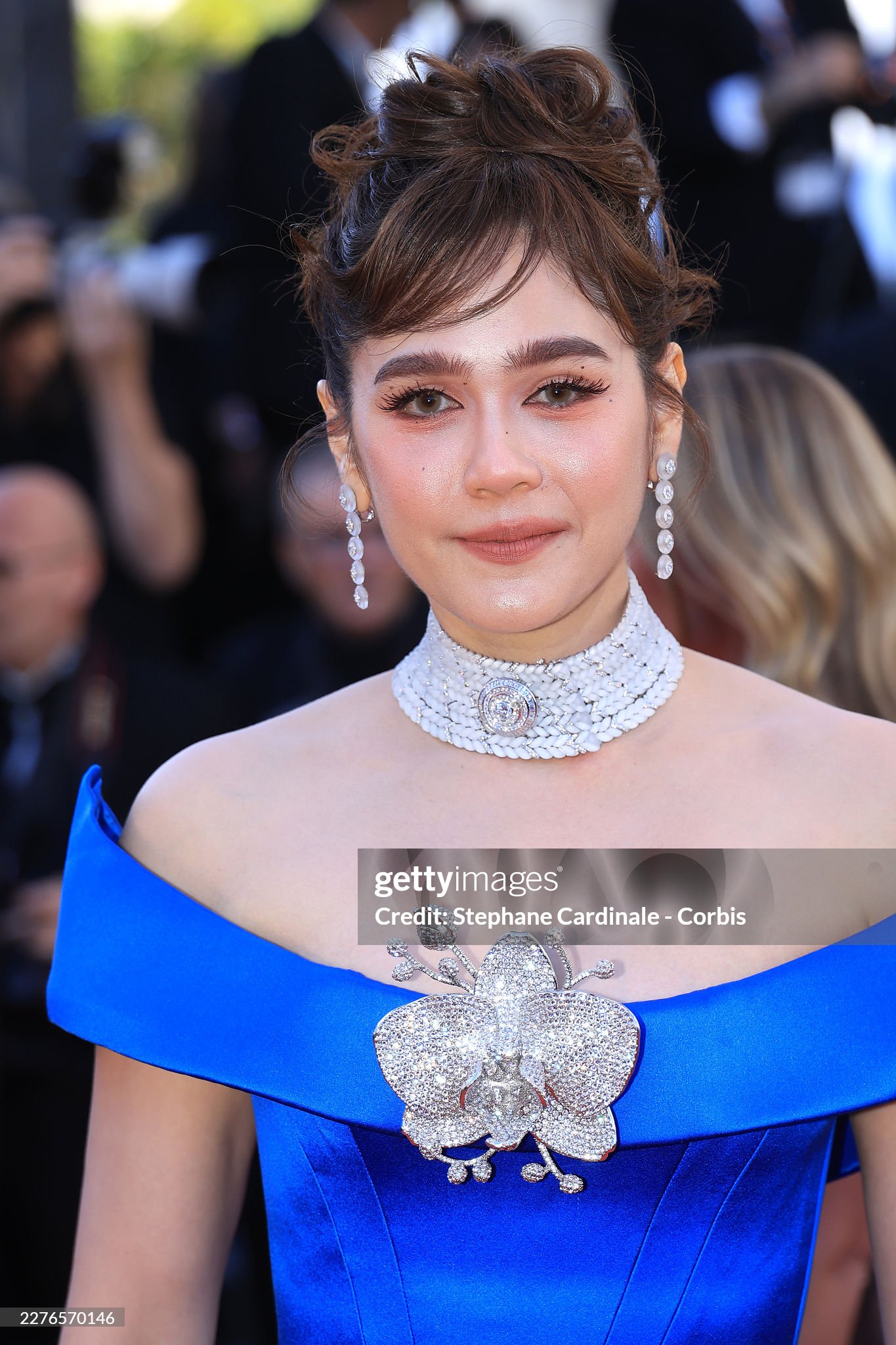 Thảm đỏ Cannes ngày 5: "Chị đại" Chompoo Araya chiếm trọn spotlight, siêu mẫu Nga ngang nhiên hở bạo phạm quy- Ảnh 2.