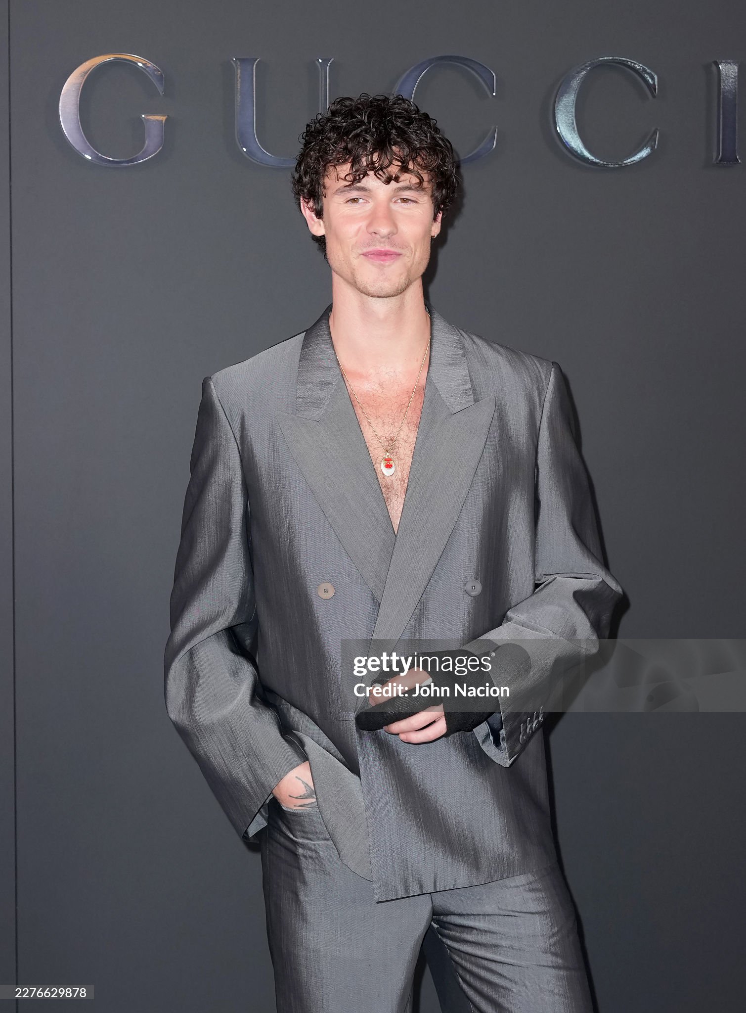 Trương Lăng Hách trắng phát sáng qua ống kính Getty Images, Mai Davika khoe dáng siêu gầy tại show Gucci- Ảnh 9.