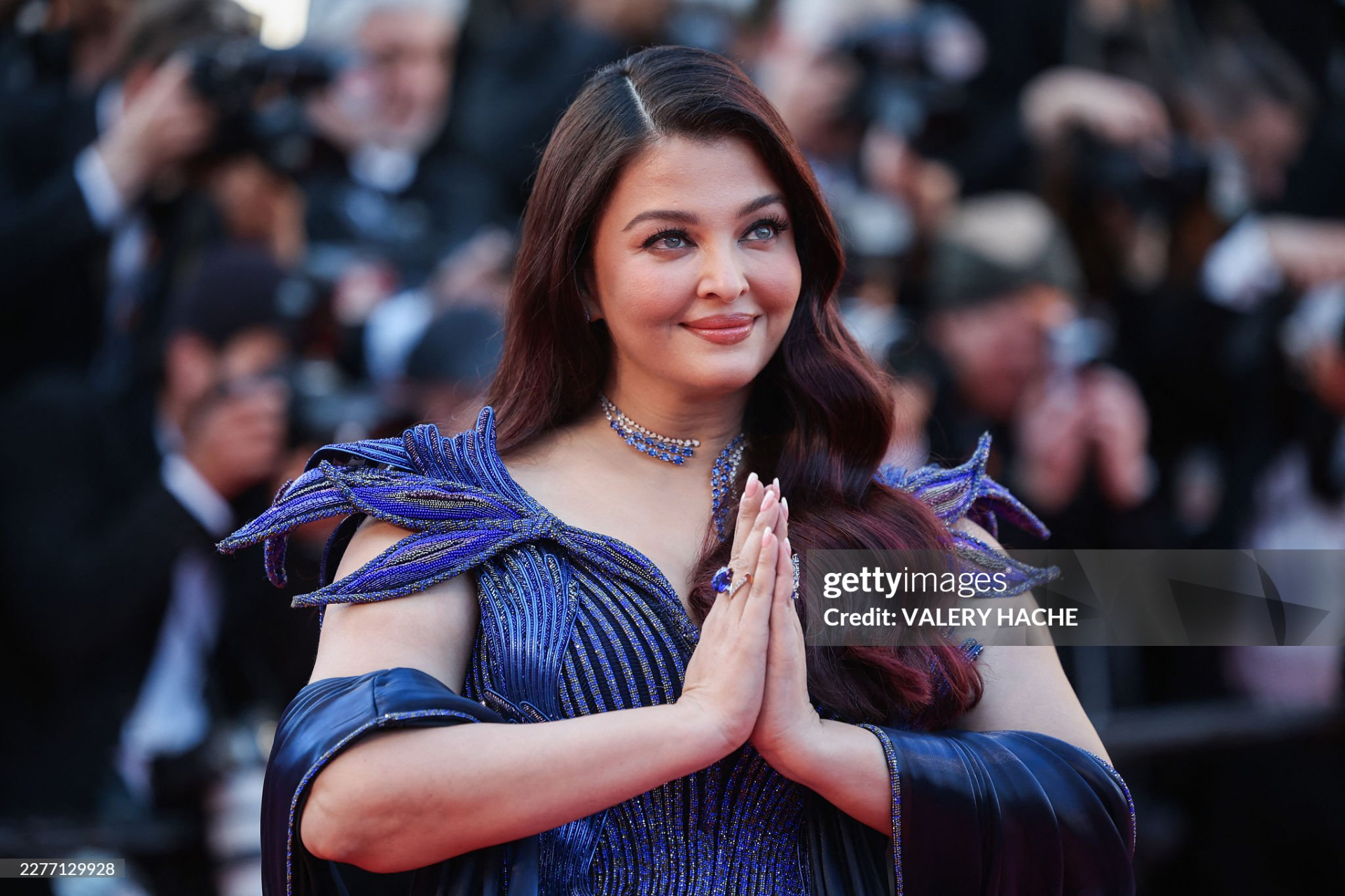 Thảm đỏ Cannes ngày 11: Eva Longoria đọ sắc Hoa hậu Thế giới, "tiên nữ" ôm bình hoa át cả biểu tượng Ý- Ảnh 11.