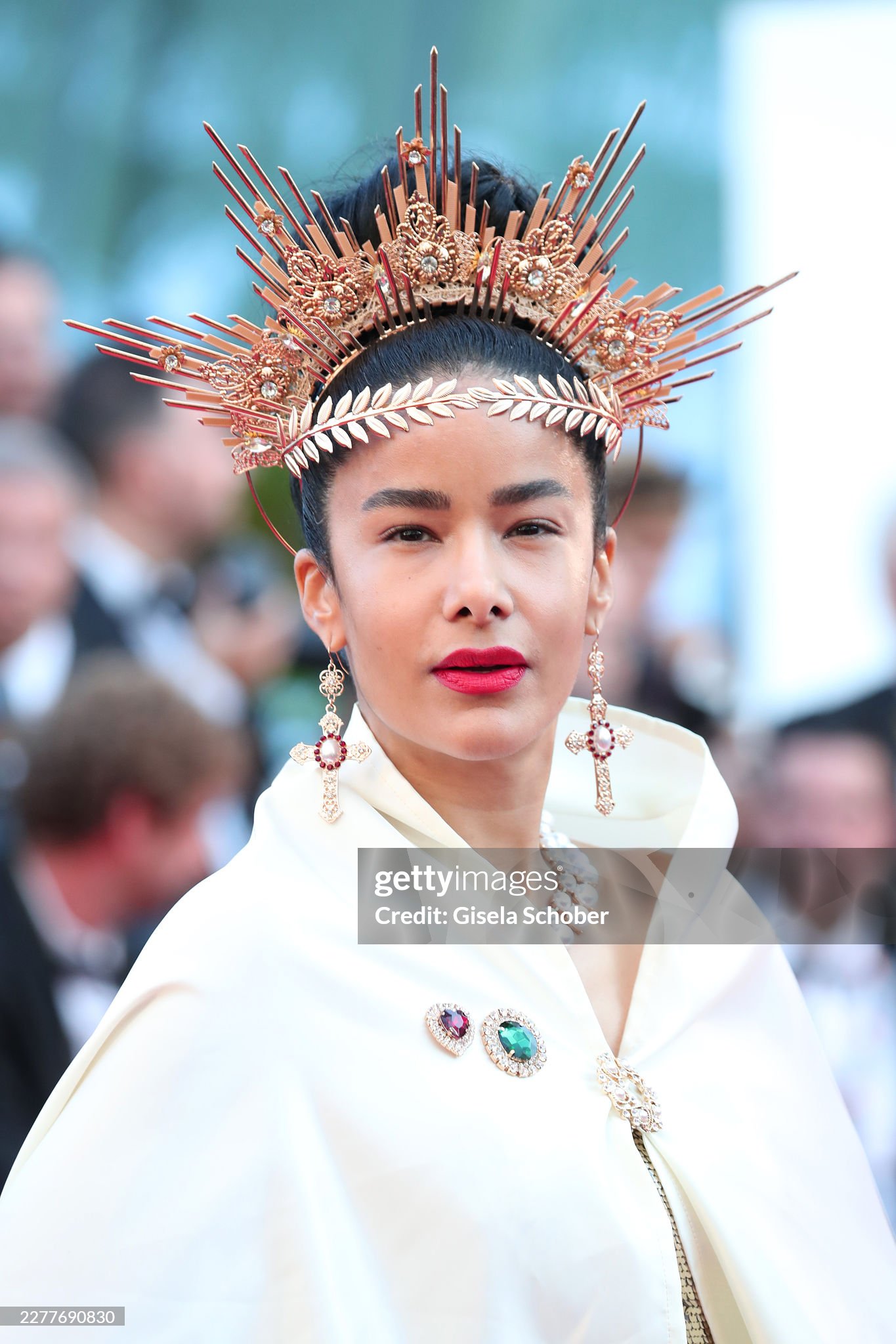 Thảm đỏ Cannes ngày 11: Eva Longoria đọ sắc Hoa hậu Thế giới, "tiên nữ" ôm bình hoa át cả biểu tượng Ý- Ảnh 23.