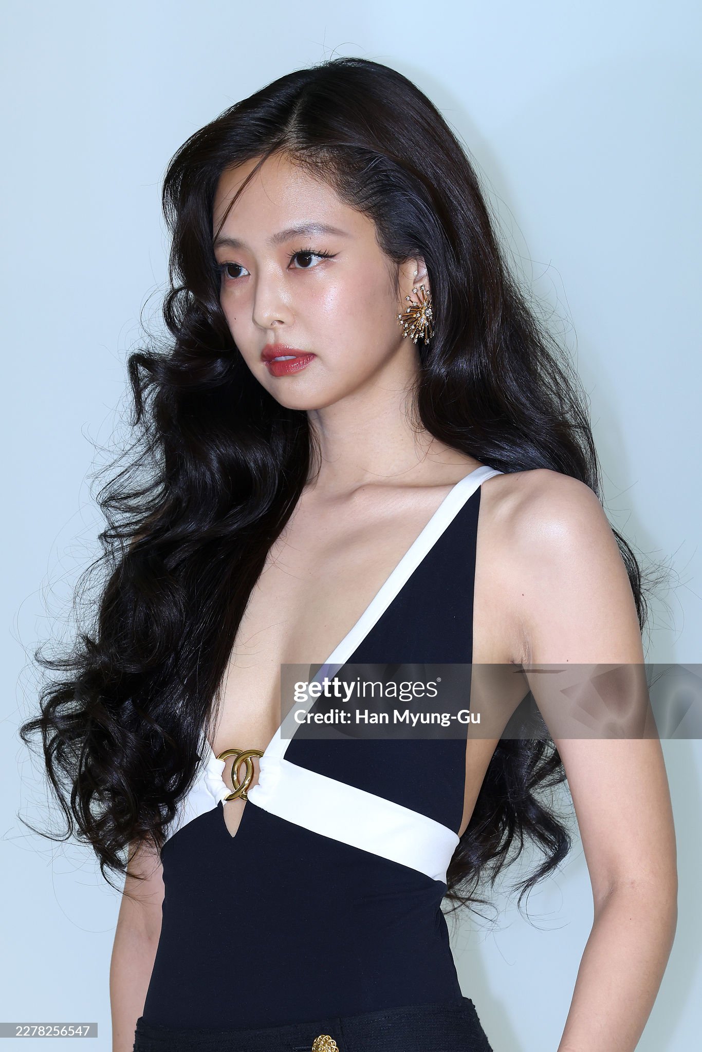 2 thứ về Jennie bị soi mạnh: Ảnh cận không chỉnh sửa và thái độ với G-Dragon- Ảnh 8.