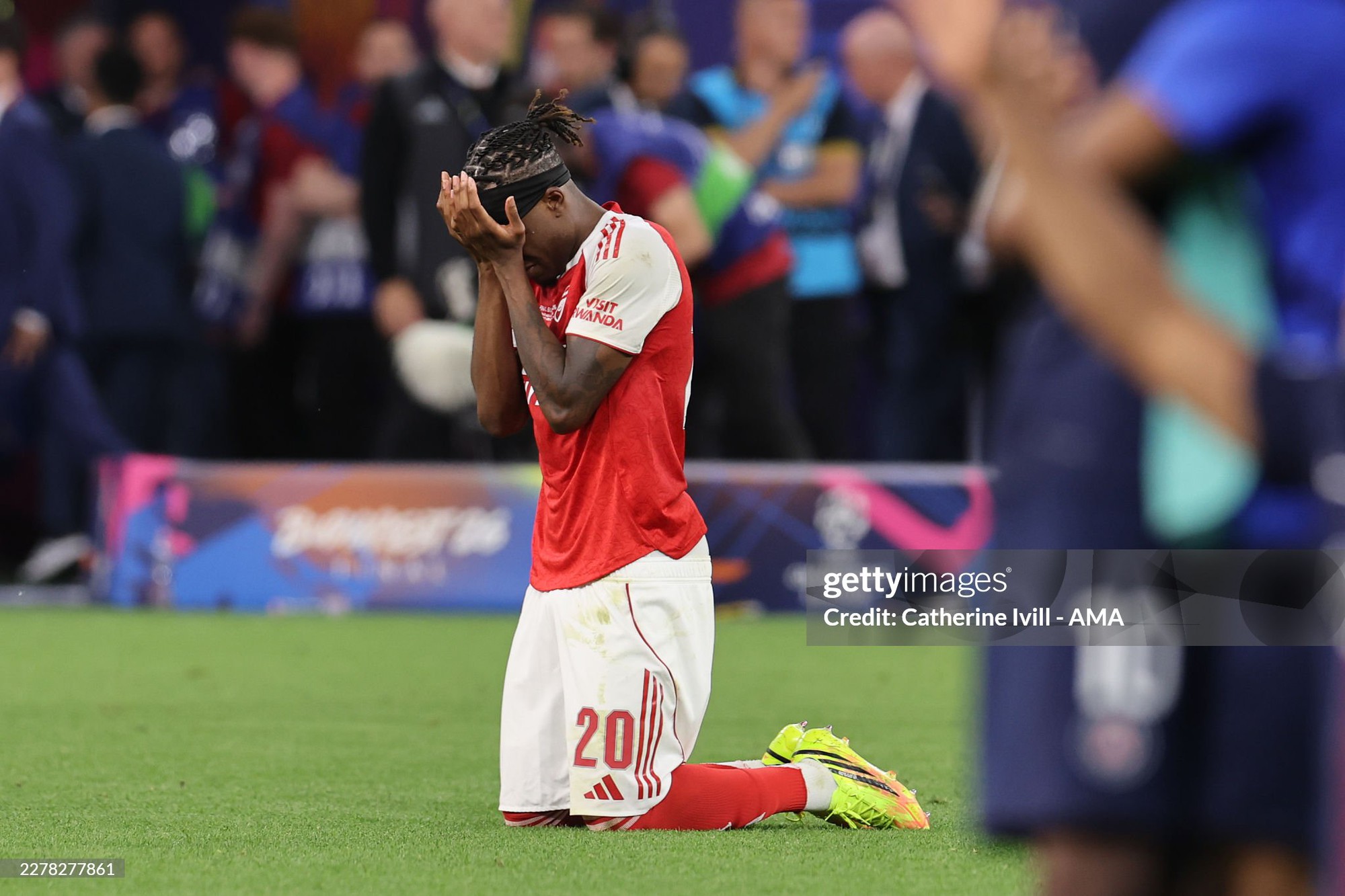 Arsenal nhận thất bại đau đớn sau loạt sút luân lưu, PSG bảo vệ thành công ngô vô địch Champions League - Ảnh 3.