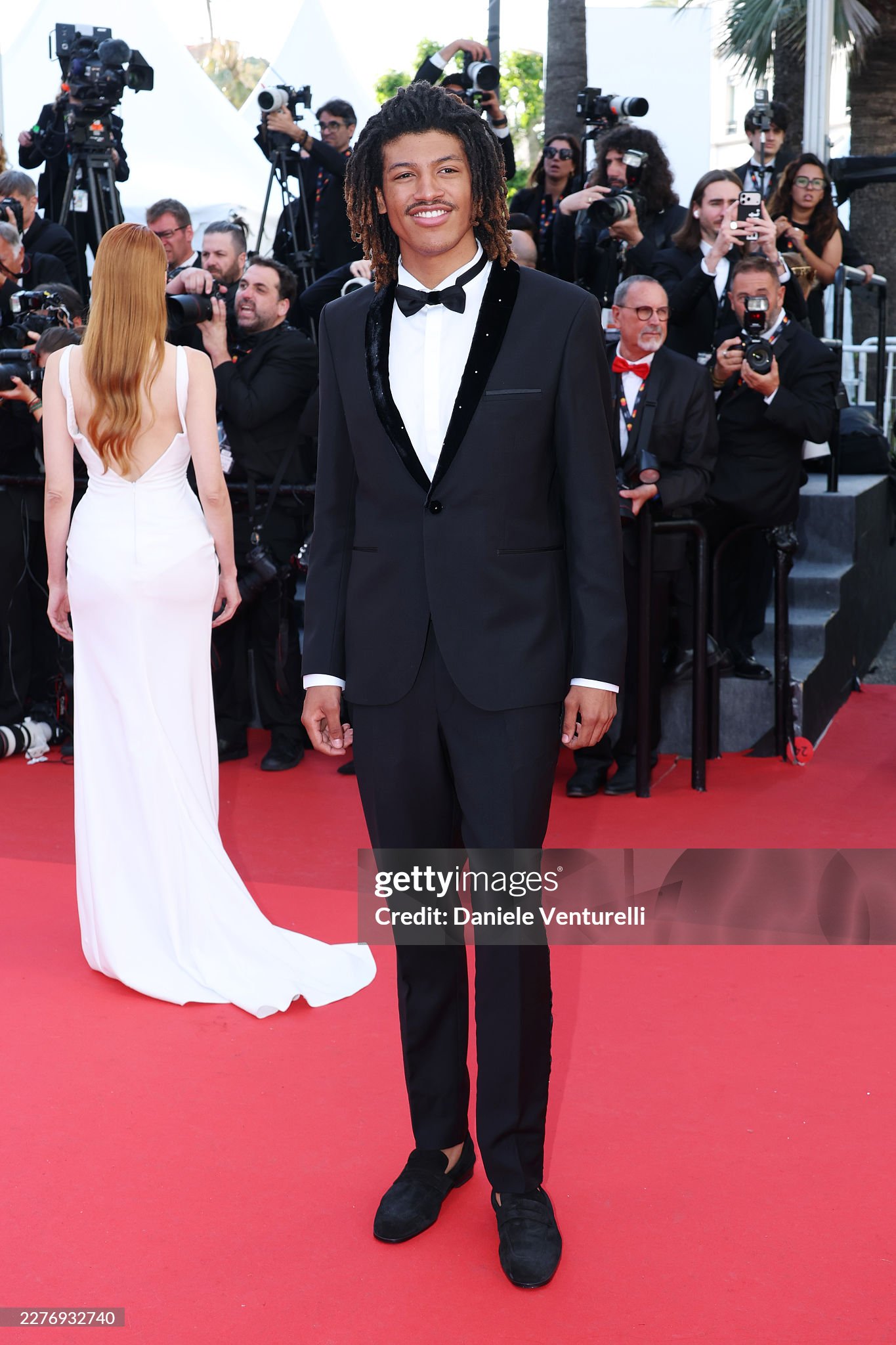 LHP Cannes ngày 7: Vợ Ronaldo khoe body "ngồn ngộn", siêu mẫu Coco Rocha "thị phạm" tạo dáng ngay trên thảm đỏ- Ảnh 17.