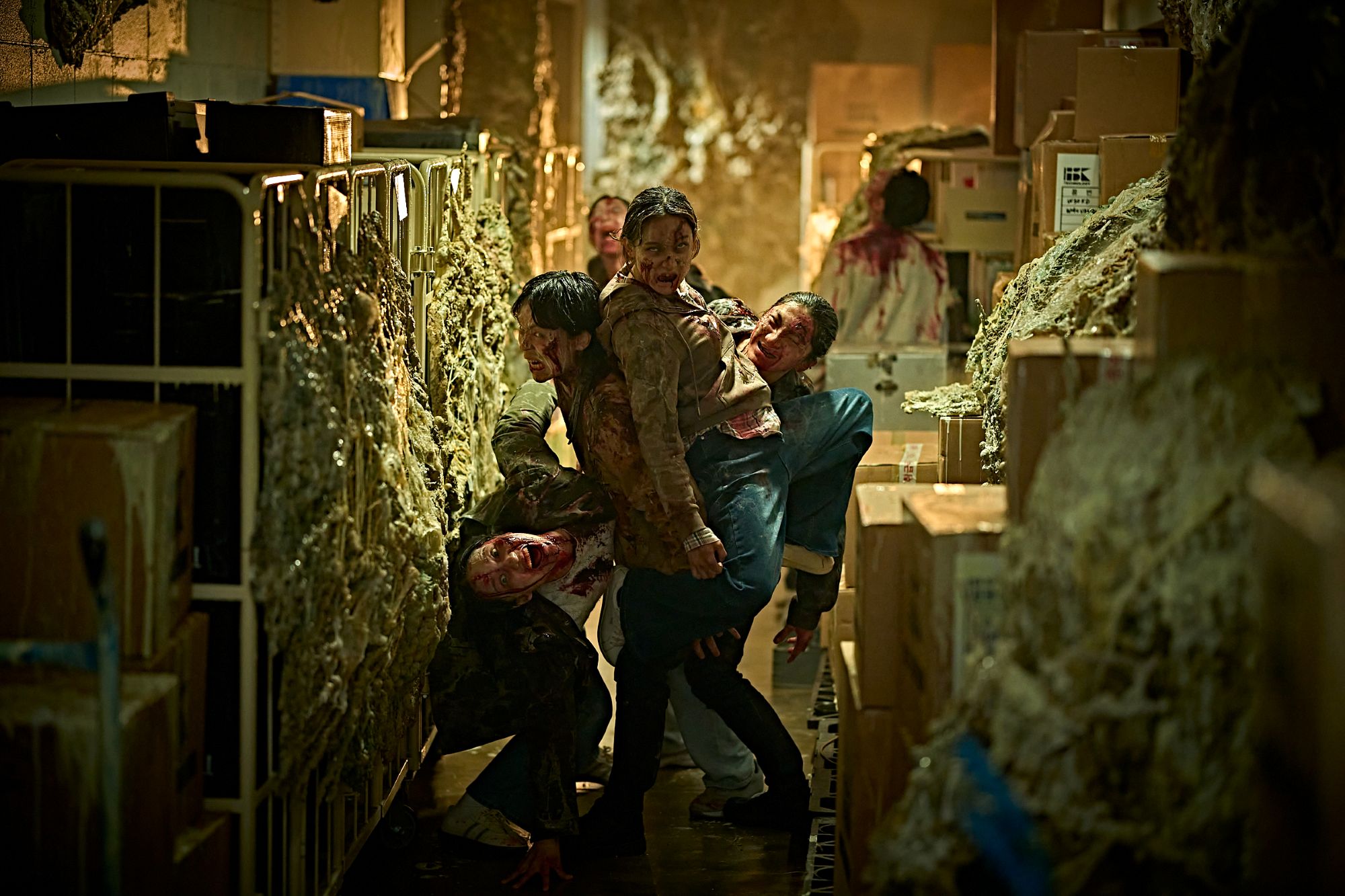 Chỉ 4 ngày, bom tấn zombie xứ Hàn cán mốc 1 triệu vé: Nữ chính gây sốc vì visual quá đỉnh ở tuổi 41- Ảnh 5.