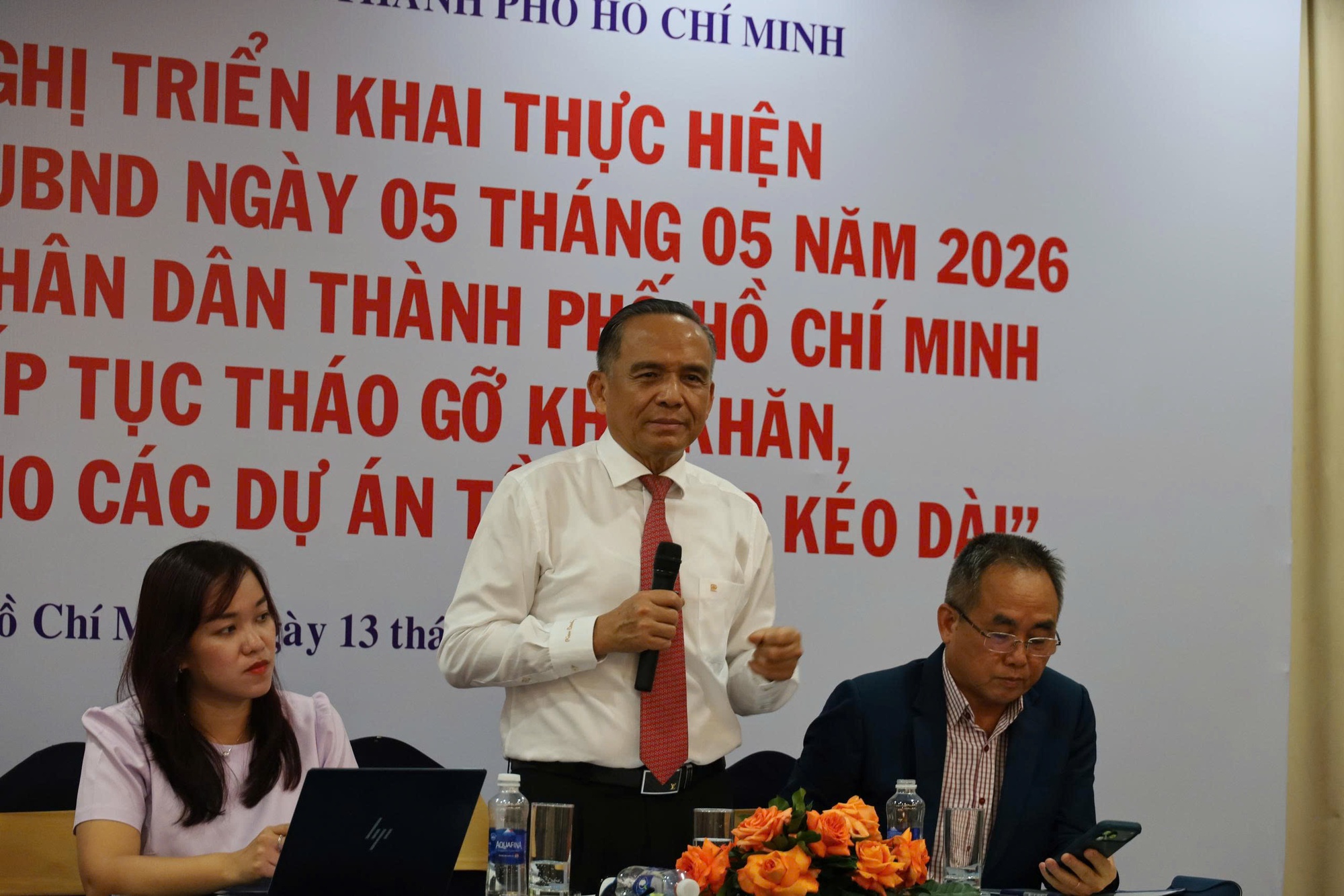 Chủ tịch Địa ốc Hoàng Quân khóc vì nghị quyết tháo gỡ khó khăn cho doanh nghiệp bất động sản - Ảnh 1.