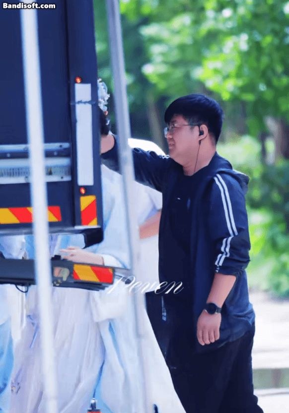 Giờ mới hiểu mỹ nhân da trắng hơn tuyết, mặt đẹp hơn trăng là thế nào: Nhìn phát mê liền, có là yêu quái cũng yêu- Ảnh 1.