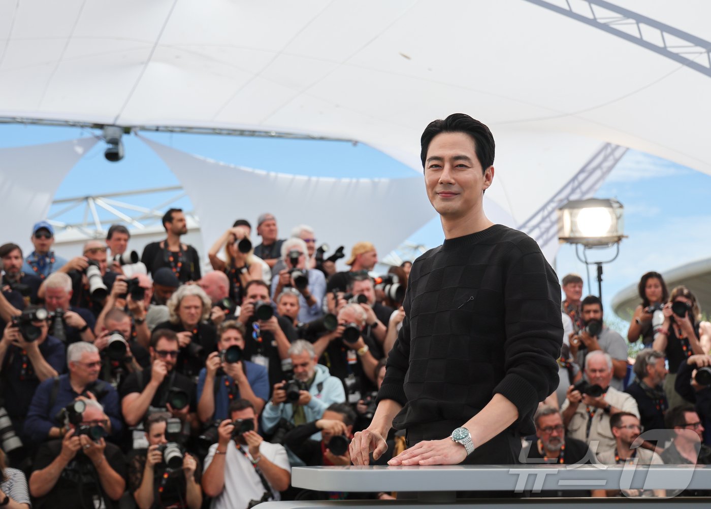 Phim Hàn hay xuất sắc nhận tràng vỗ tay 6 phút ở Cannes: Tinh hoa 4 phương tụ hội, nam chính đắt giá bậc nhất showbiz- Ảnh 8. Phim Hàn hay xuất sắc nhận tràng vỗ tay 6 phút ở Cannes: Tinh hoa 4 phương tụ hội, nam chính đắt giá bậc nhất showbiz- Ảnh 8.