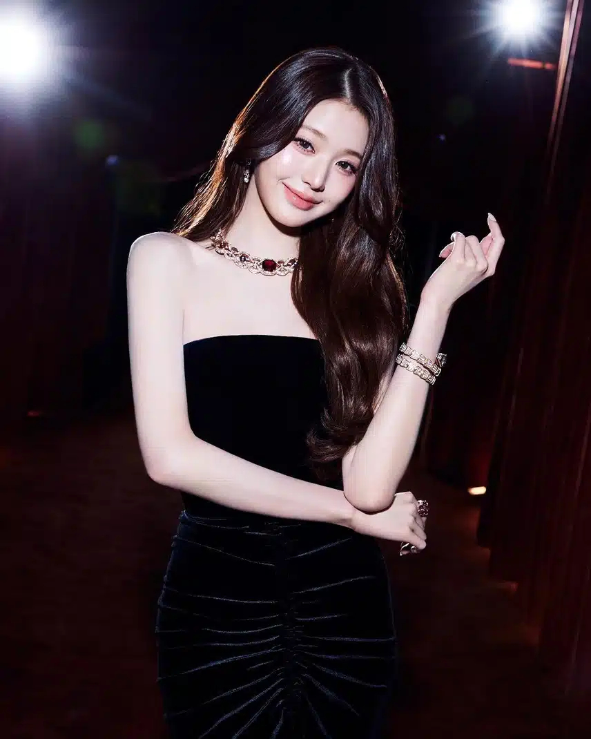 Thực hư chuyện khe ngực của "công chúa Kpop" bị xoá sạch bởi tay BVLGARI- Ảnh 8.
