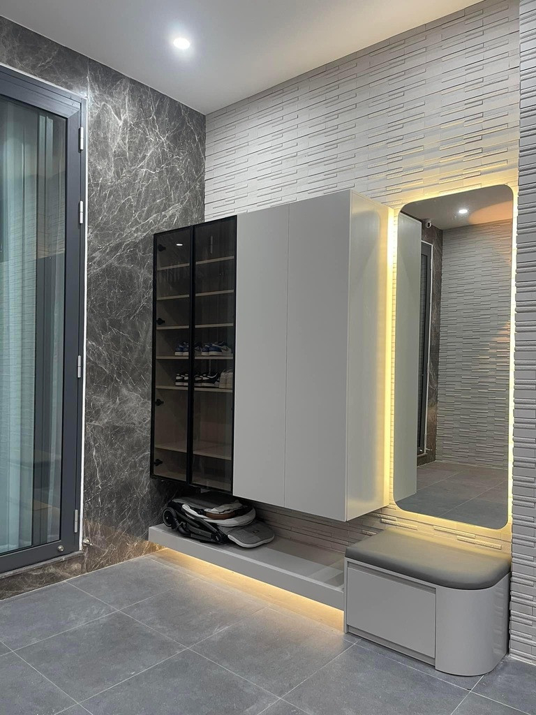Nam nghệ sĩ U40 cưới vợ đẹp như 
