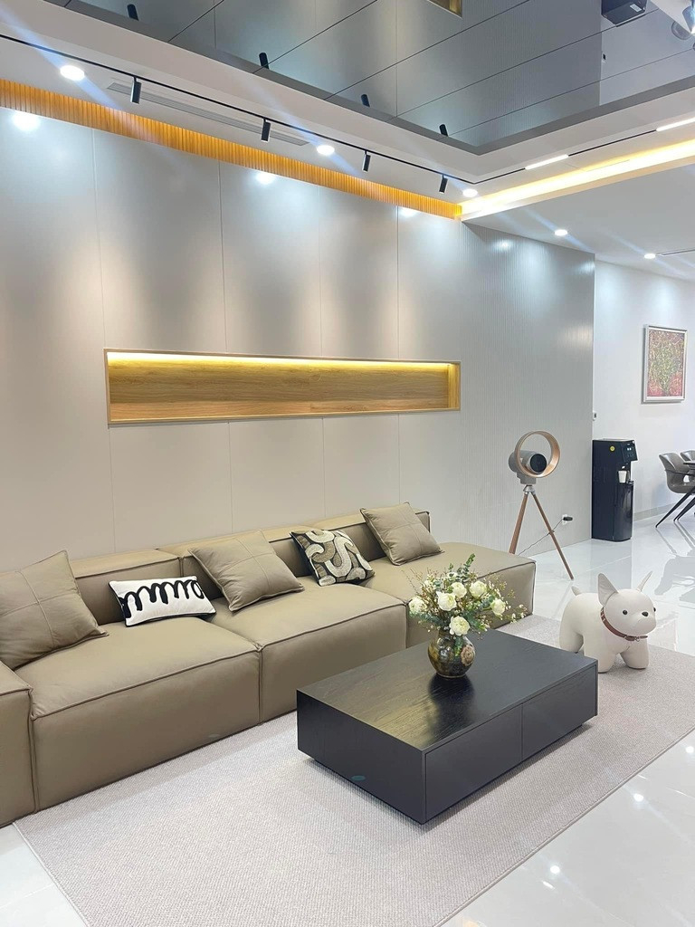 Nam nghệ sĩ U40 cưới vợ đẹp như 