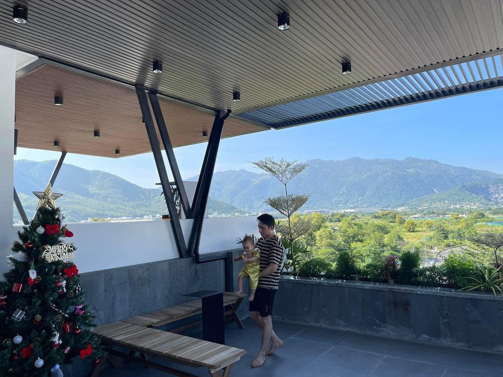 Nam nghệ sĩ U40 cưới vợ đẹp như 