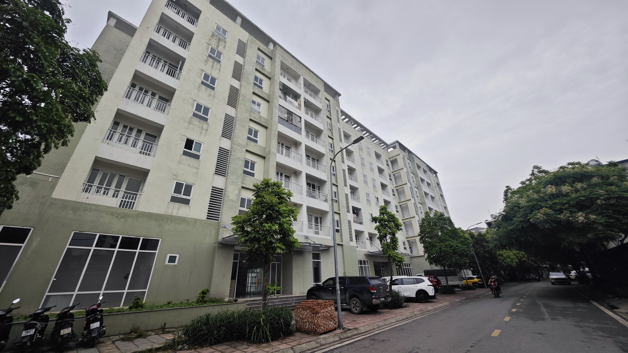Cận cảnh khu tái định cư của hàng trăm hộ dân Hà Nội sau khi bàn giao mặt bằng phục vụ "siêu dự án" cầu Tứ Liên gần 20.000 tỷ đồng - Ảnh 7.