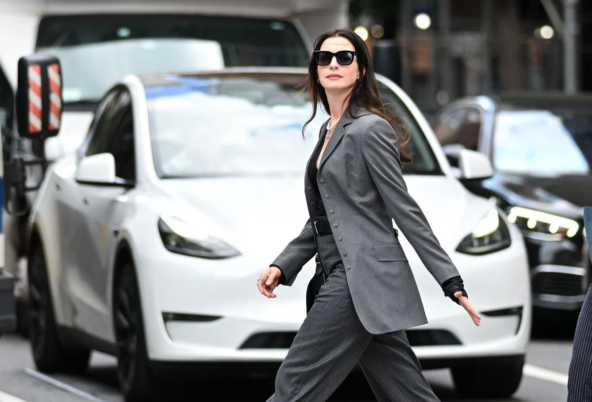 The Devil Wears Prada 2: 20 năm chờ đợi xứng đáng, Miranda vẫn là cơn ác mộng lộng lẫy nhất màn ảnh- Ảnh 9.