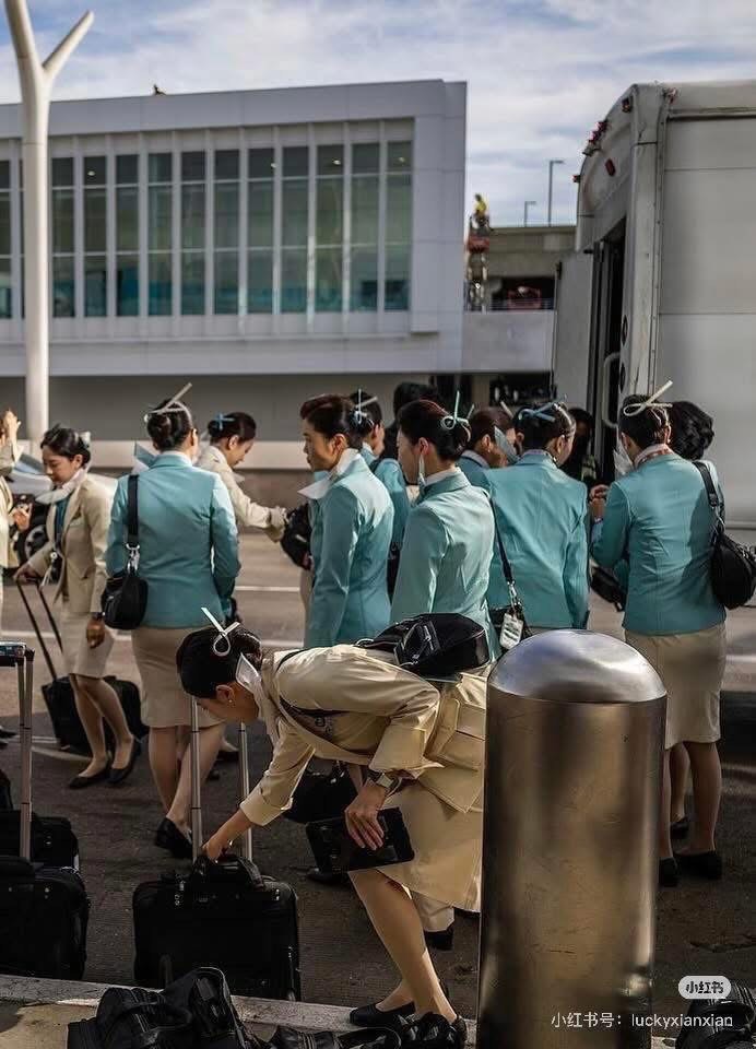 Đồng phục tiếp viên Korean Air chưa bao giờ đổi mới, sau 21 năm vẫn là thứ kinh điển- Ảnh 2.