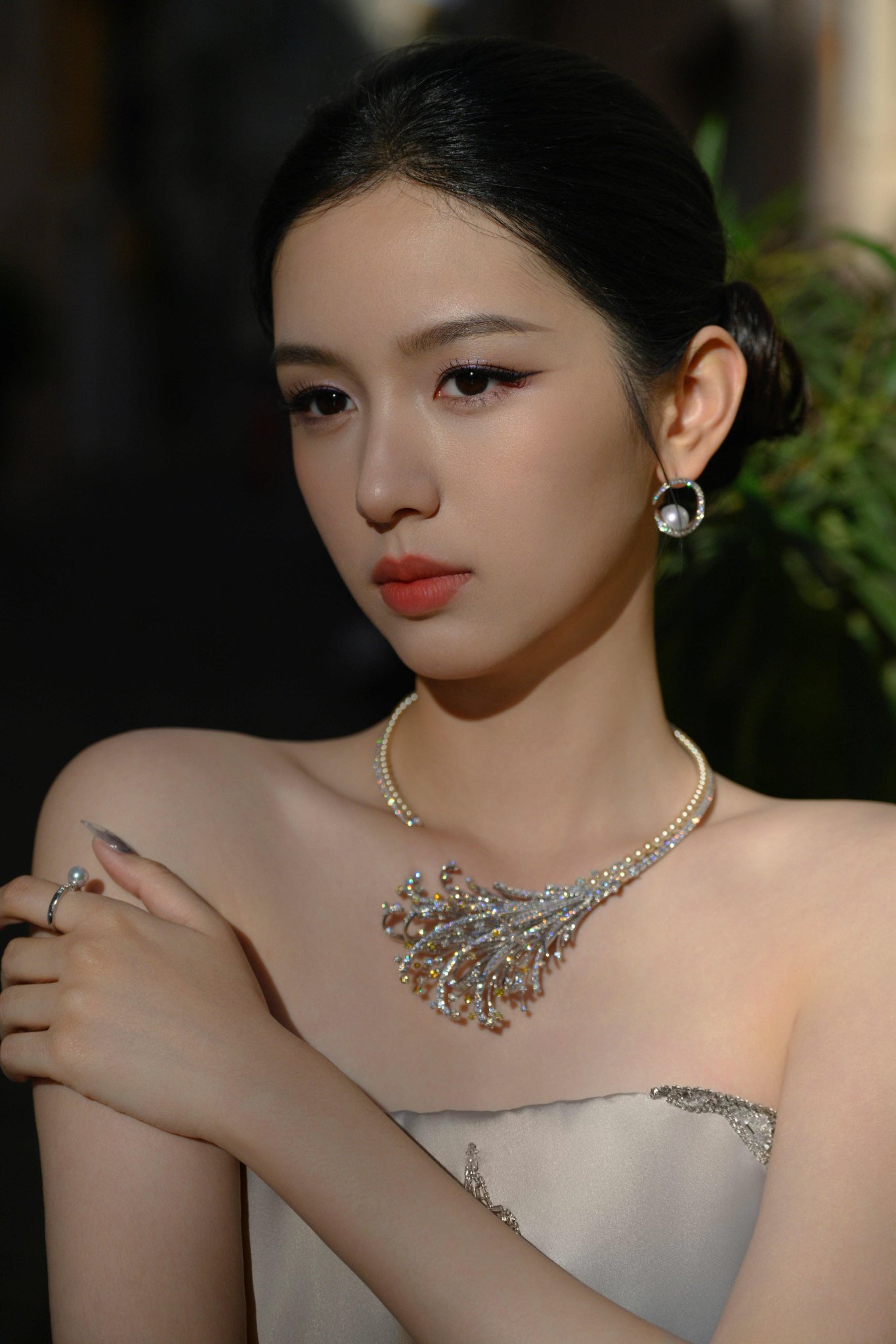 Mỹ nhân đẹp chấn động thế gian bùng nổ visual trên thảm đỏ Cannes, ngắm rồi mới biết thần tiên cổ tích là có thật- Ảnh 18. Mỹ nhân đẹp chấn động thế gian bùng nổ visual trên thảm đỏ Cannes, ngắm rồi mới biết thần tiên cổ tích là có thật- Ảnh 18.