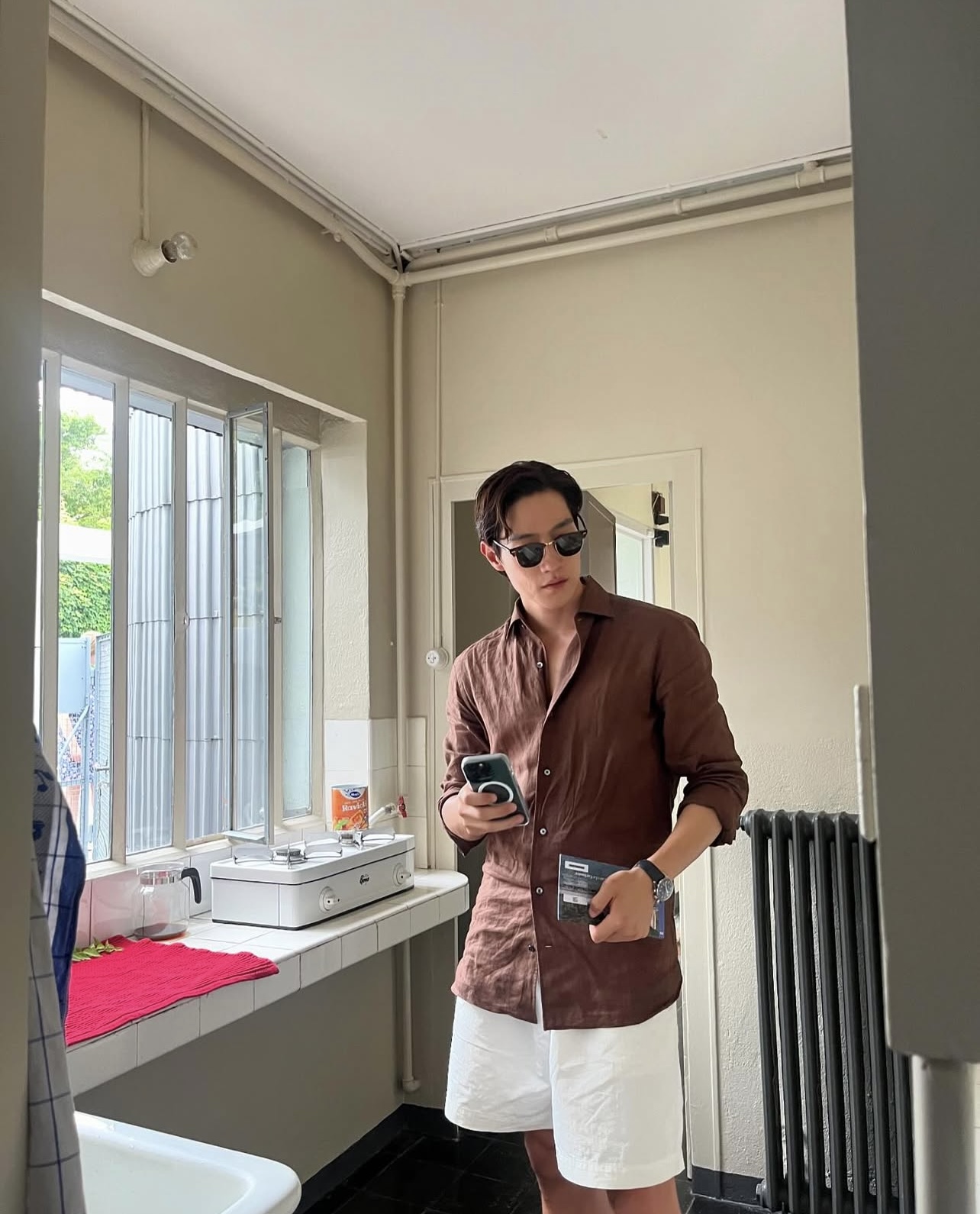 Thủ tướng đẹp nhất màn ảnh: Body toàn múi cực phẩm, cứ xuất hiện là như trình diễn thời trang- Ảnh 11.