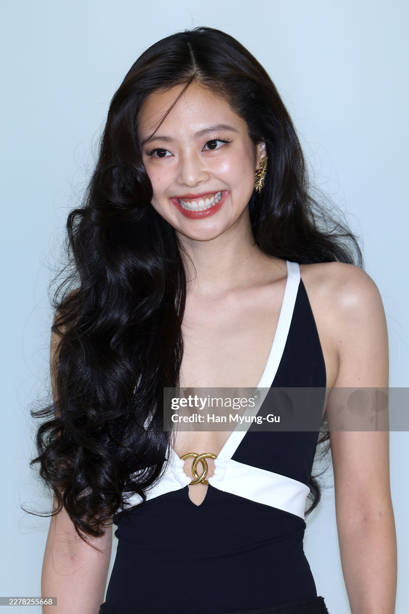 2 thứ về Jennie bị soi mạnh: Ảnh cận không chỉnh sửa và thái độ với G-Dragon- Ảnh 9.