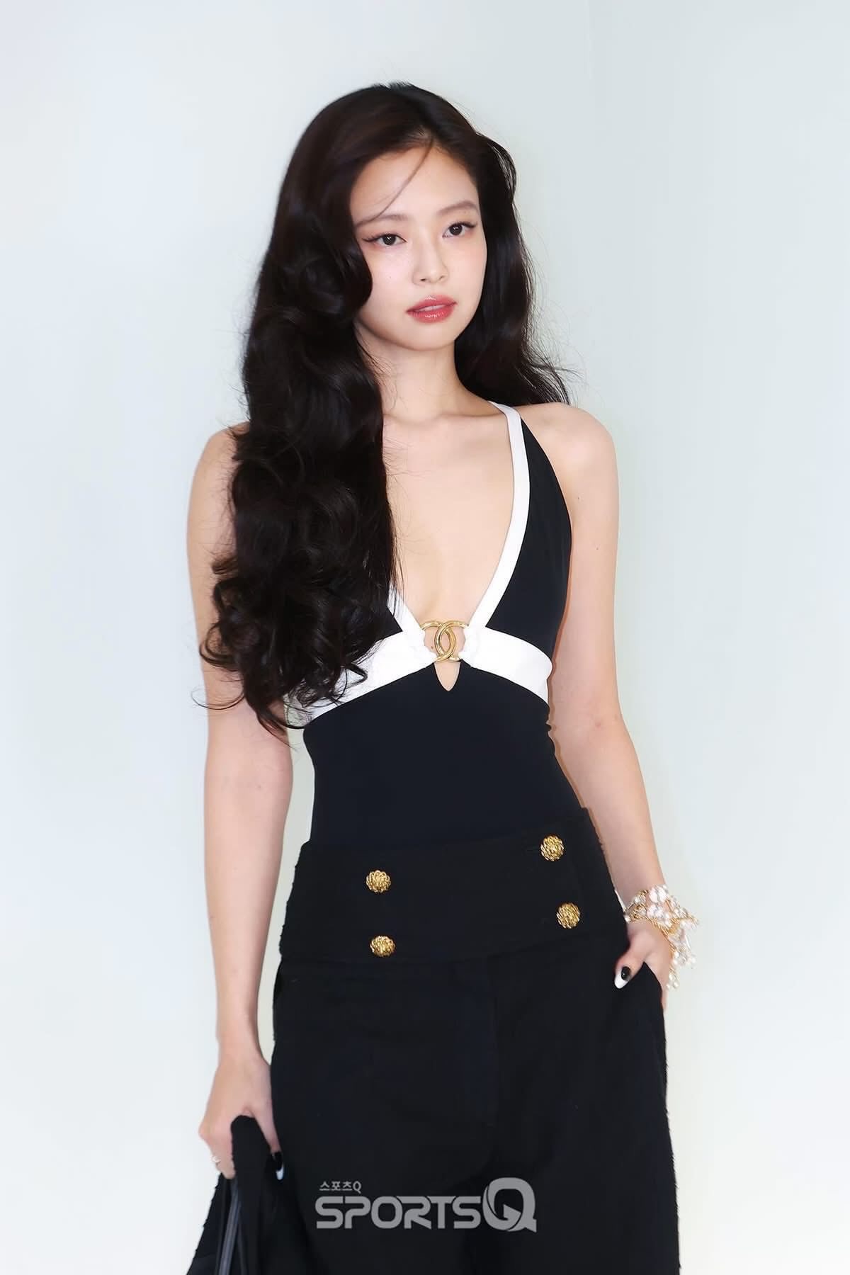 2 thứ về Jennie bị soi mạnh: Ảnh cận không chỉnh sửa và thái độ với G-Dragon- Ảnh 10.