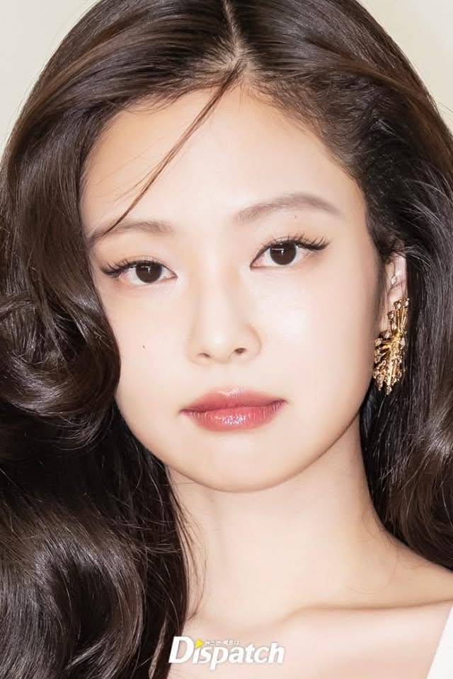 2 thứ về Jennie bị soi mạnh: Ảnh cận không chỉnh sửa và thái độ với G-Dragon- Ảnh 5.