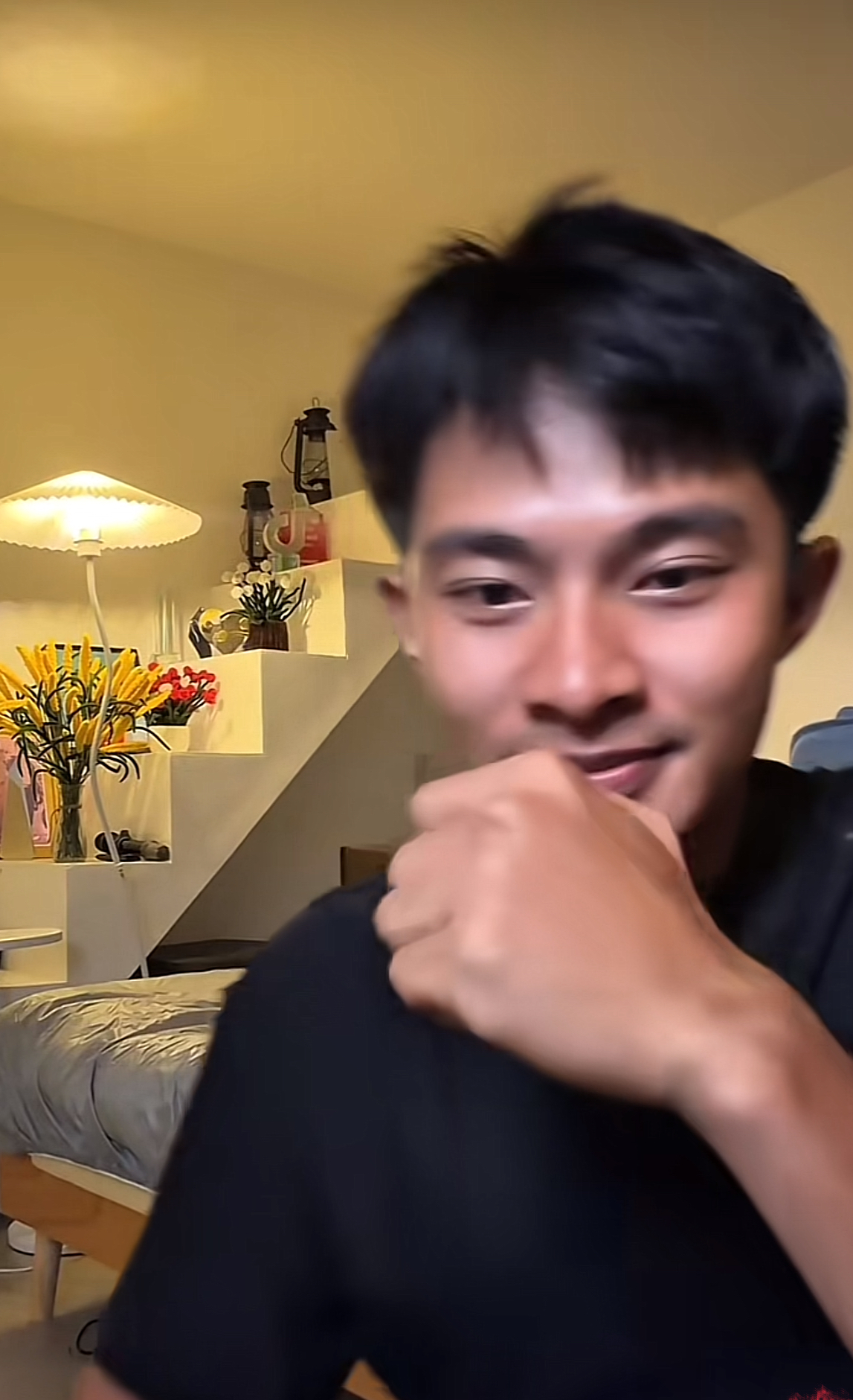 Lê Tuấn Khang xây nhà riêng lợp tôn sau 4 năm nổi tiếng, chiếc cầu thang dẫn lên trần nhà gây xôn xao: Dùng để đi đâu vậy?- Ảnh 4.