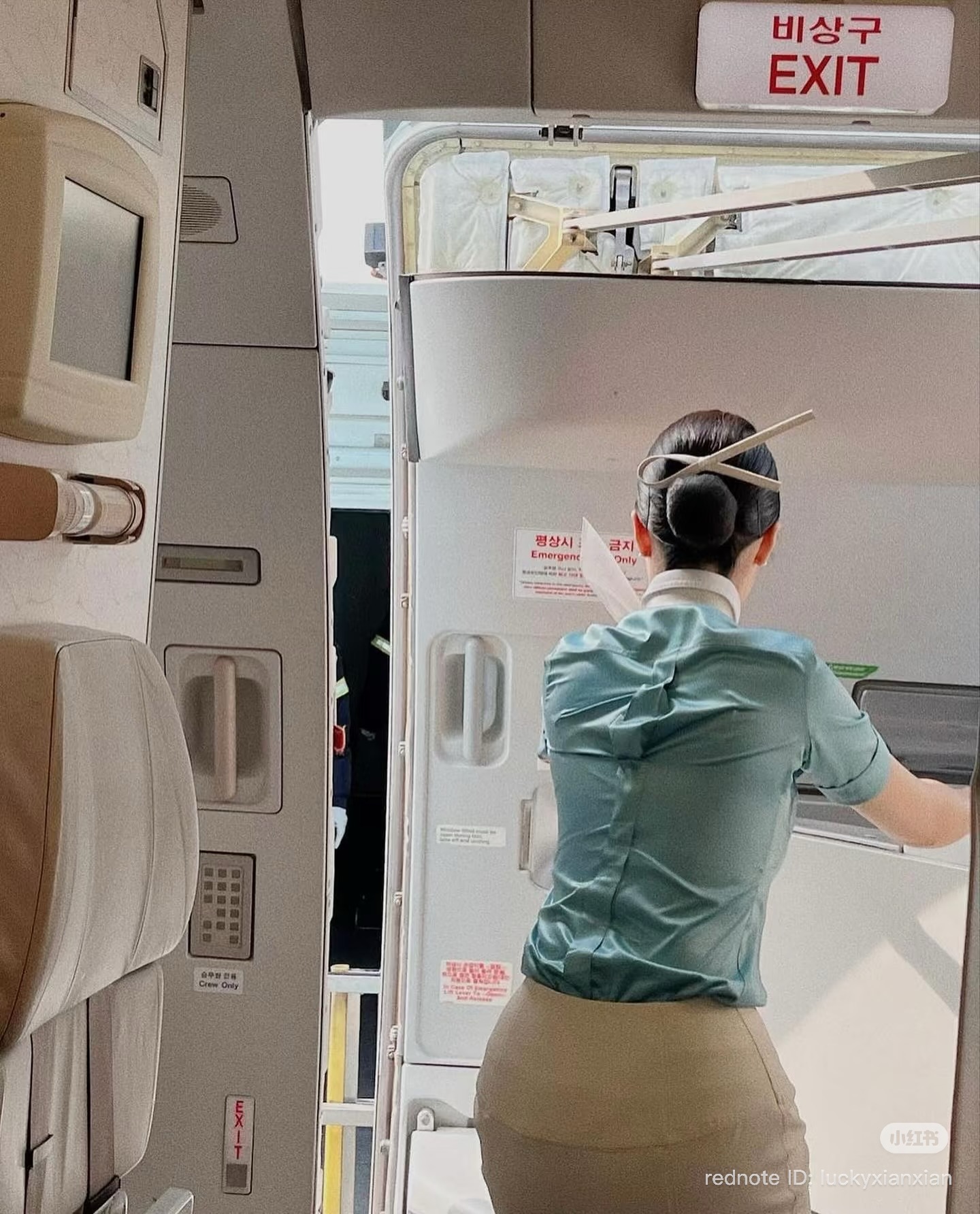 Đồng phục tiếp viên Korean Air chưa bao giờ đổi mới, sau 21 năm vẫn là thứ kinh điển- Ảnh 11.