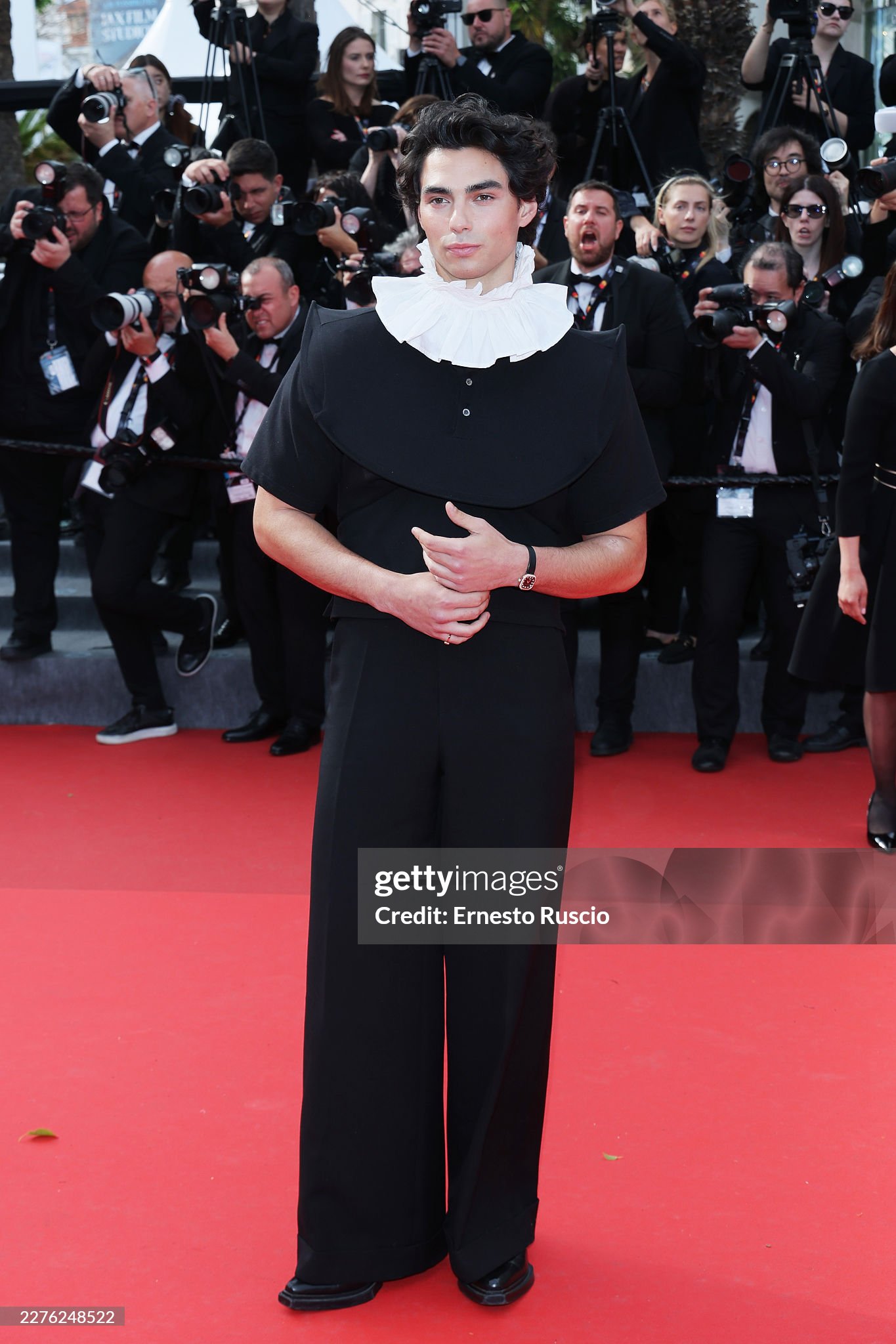 Thảm đỏ Cannes ngày 3: Châu Dã - Viên San San đại chiến visual, Win Metawin điển trai ngút ngàn- Ảnh 52.