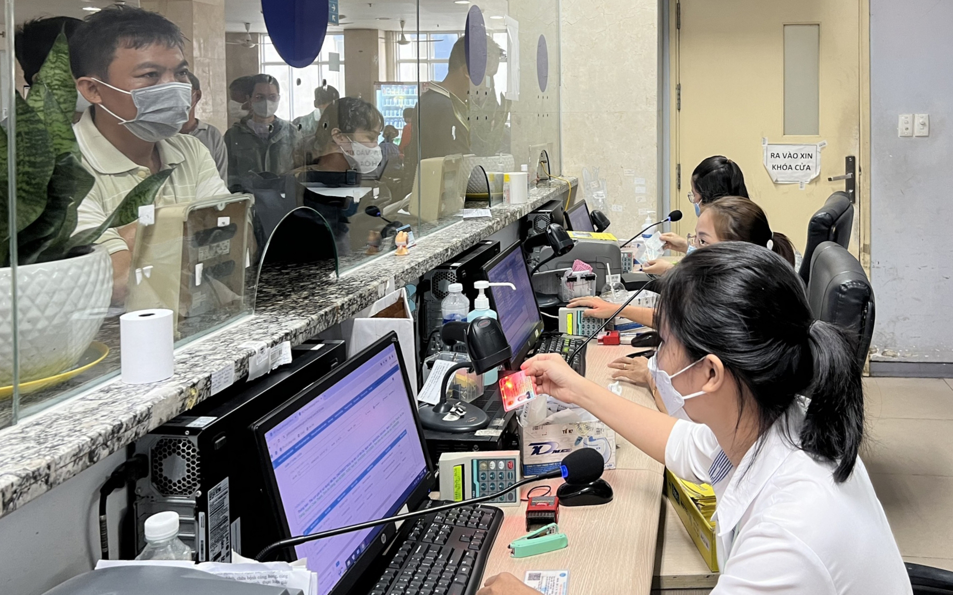 Trước ngày 31/3/2025, ai đang có CCCD, BHXH, BHYT cần lưu ý!- Ảnh 1.