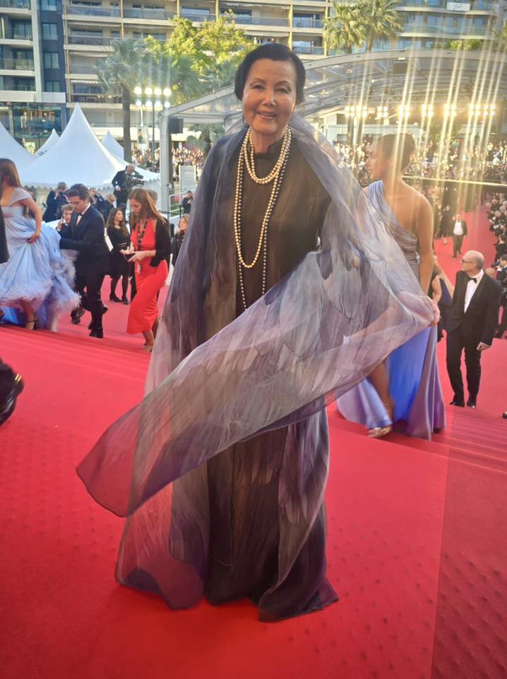 Tuyệt sắc giai nhân Việt tỏa sáng với áo dài trên thảm đỏ Cannes 2026, diễn xuất đỉnh cao được Hollywood vinh danh- Ảnh 1.