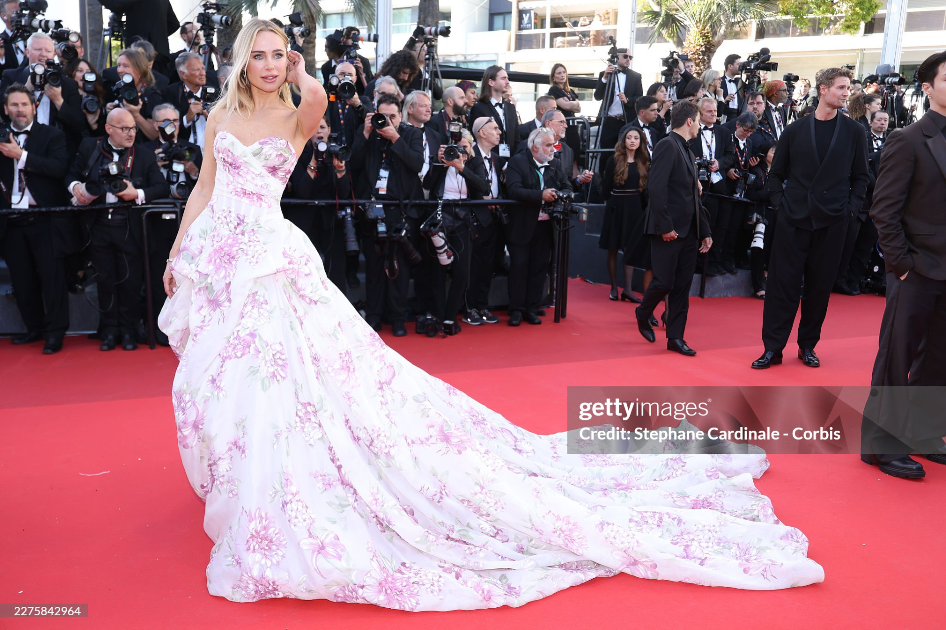 Thảm đỏ khai mạc Cannes 2026: Nàng thơ Pháp hở bạo lấn lướt Demi Moore - Heidi Klum, dàn sao châu Á đổ bộ hoành tráng- Ảnh 35.