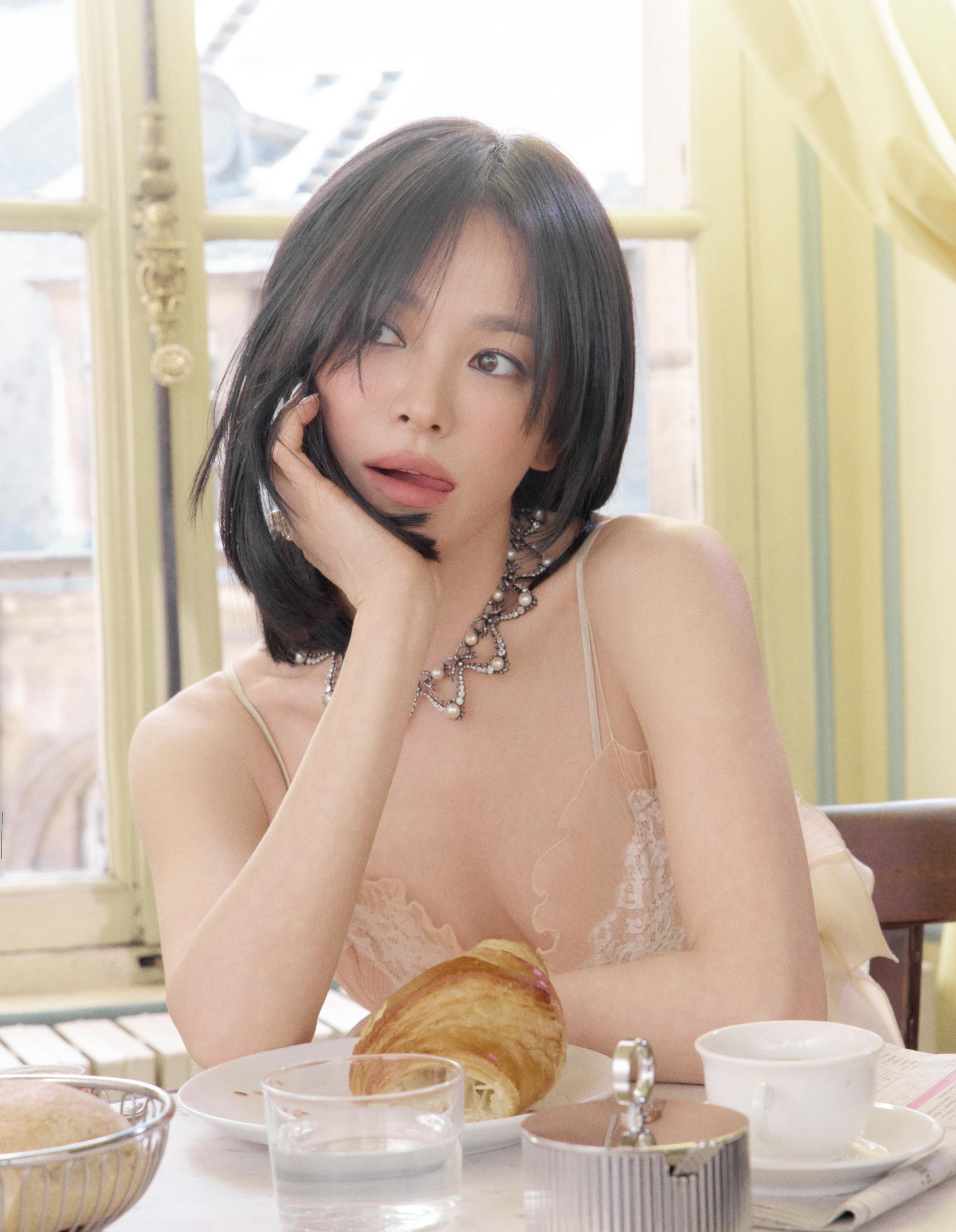Song Hye Kyo thách thức tuổi tác chỉ với 1 kiểu tóc- Ảnh 1.