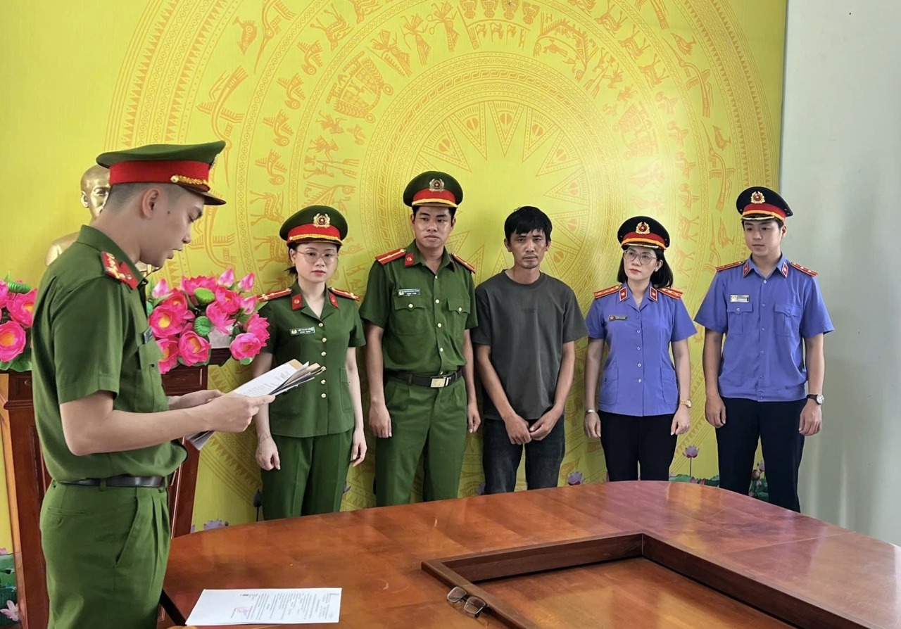 Lừa bán đất với sổ hồng giả: Phan Ngọc Linh chiếm đoạt hơn 500 triệu đồng - Ảnh 1. Lừa bán đất với sổ hồng giả: Phan Ngọc Linh chiếm đoạt hơn 500 triệu đồng - Ảnh 1.