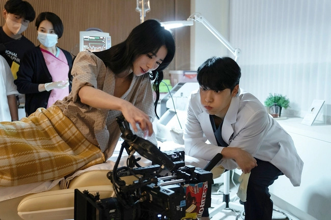 Dậy sóng ảnh Lim Ji Yeon - Lee Do Hyun hẹn hò sau tin kết hôn, ngoại hình đàng trai thay đổi chóng mặt làm netizen hết cả hồn- Ảnh 5.