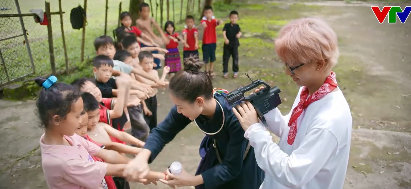 Hoa hậu Việt phát ngôn gây tranh cãi: "Phải bôi kem chống nắng trước khi ăn"- Ảnh 5.