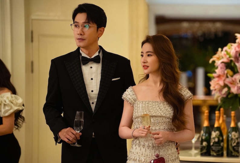 Hot nhất Weibo: Lưu Diệc Phi và mỹ nam Câu Chuyện Hoa Hồng lộ bằng chứng phim giả tình thật khó chối cãi- Ảnh 5.