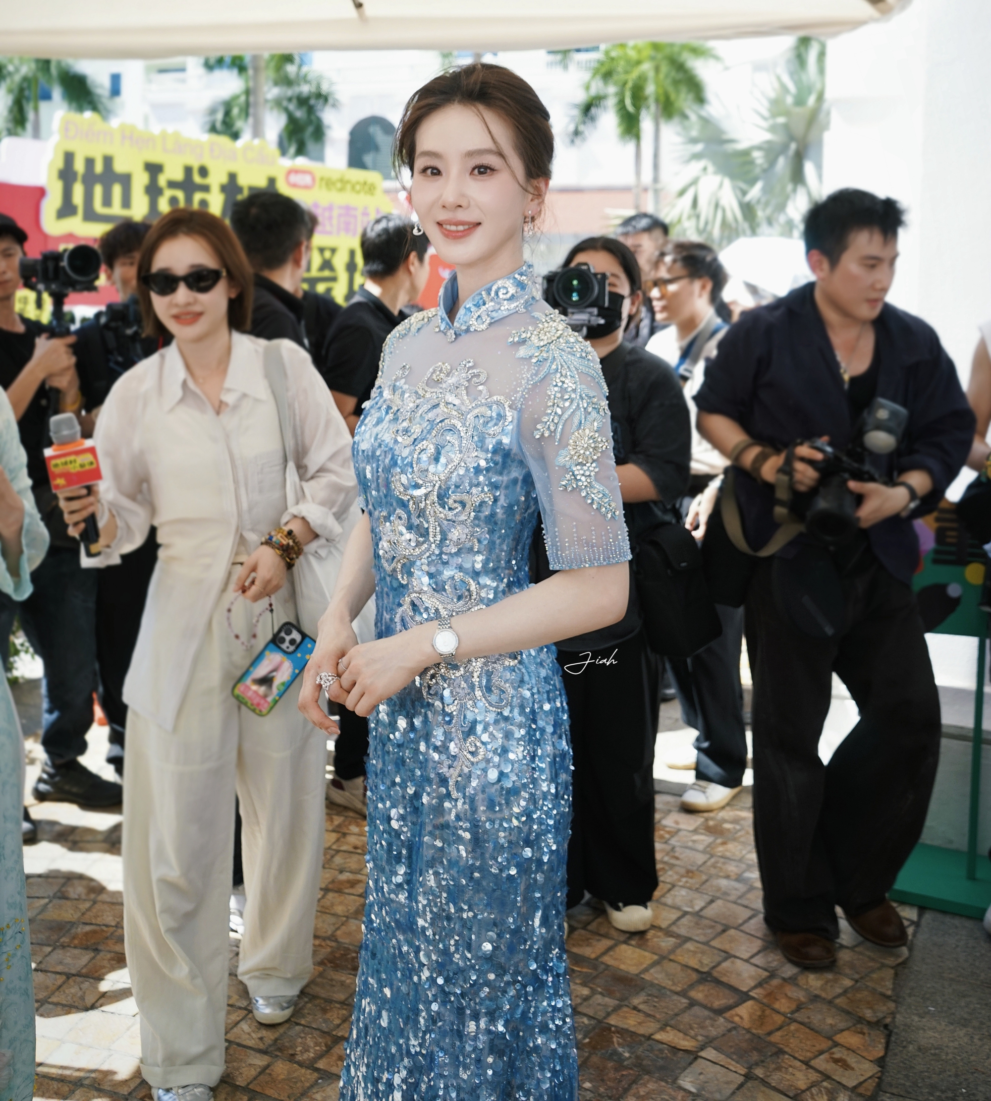 Mỹ nhân cổ điển đẹp nhất Trung Quốc đang ở Hà Nội: Visual bùng nổ dã man, rạng rỡ bất chấp nắng nóng kỷ lục- Ảnh 1. Mỹ nhân cổ điển đẹp nhất Trung Quốc đang ở Hà Nội: Visual bùng nổ dã man, rạng rỡ bất chấp nắng nóng kỷ lục- Ảnh 1.