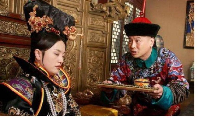 Lý Liên Anh cứ đêm xuống lại chuốc say Từ Hi để làm việc "mờ ám": Cung nữ lén nhìn phát hiện bí mật này- Ảnh 2.