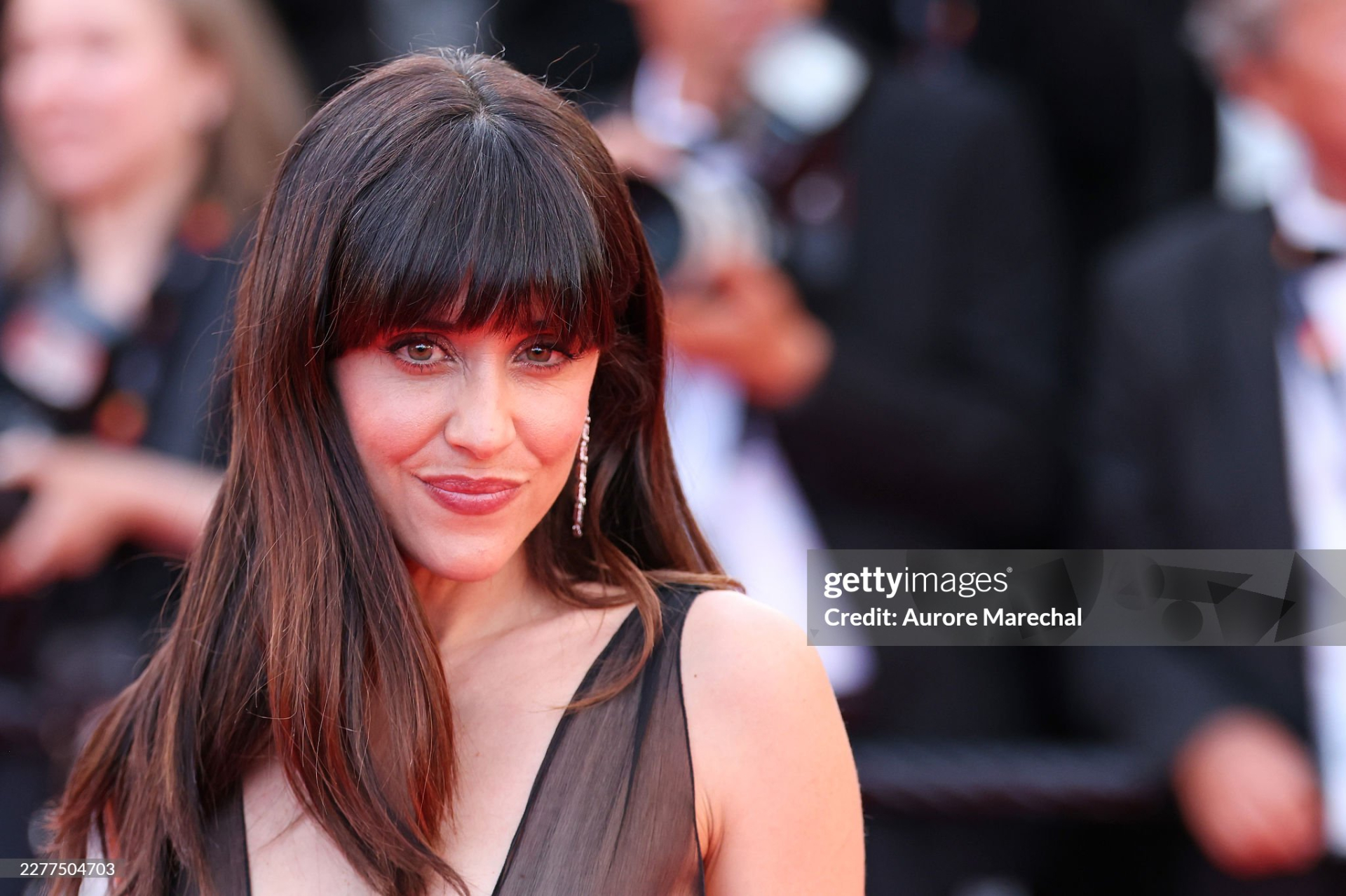 Thảm đỏ Cannes ngày 10: Demi Moore lên đồ 