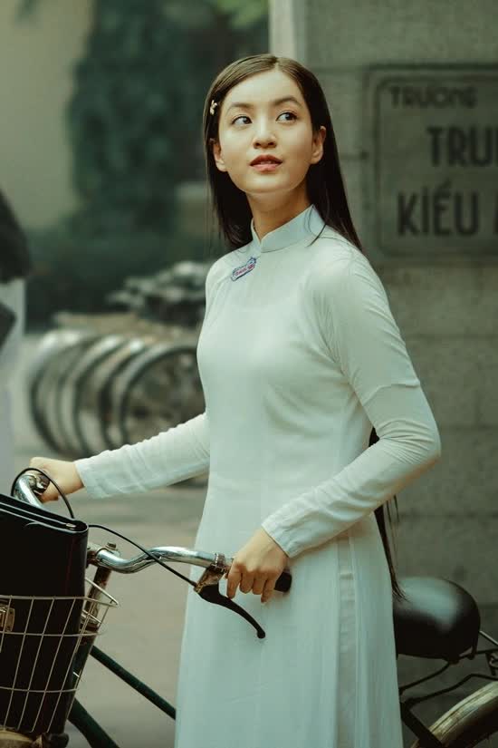 "Nàng thơ" Mắt Biếc vừa được cầu hôn, danh tính chồng sắp cưới cực bí ẩn- Ảnh 2.