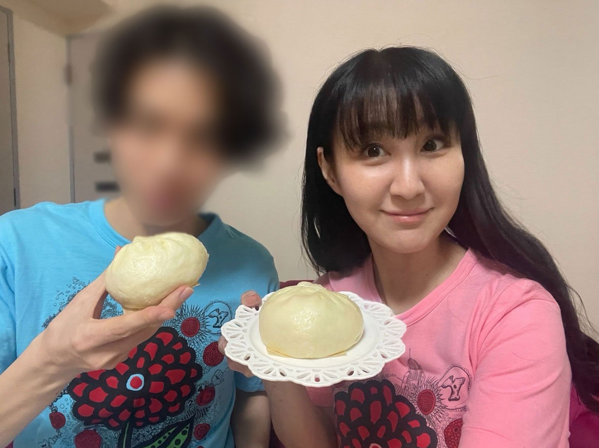 Người phụ nữ 64 tuổi lấy chồng kém 32 tuổi, hơn mẹ chồng 6 tuổi- Ảnh 2.