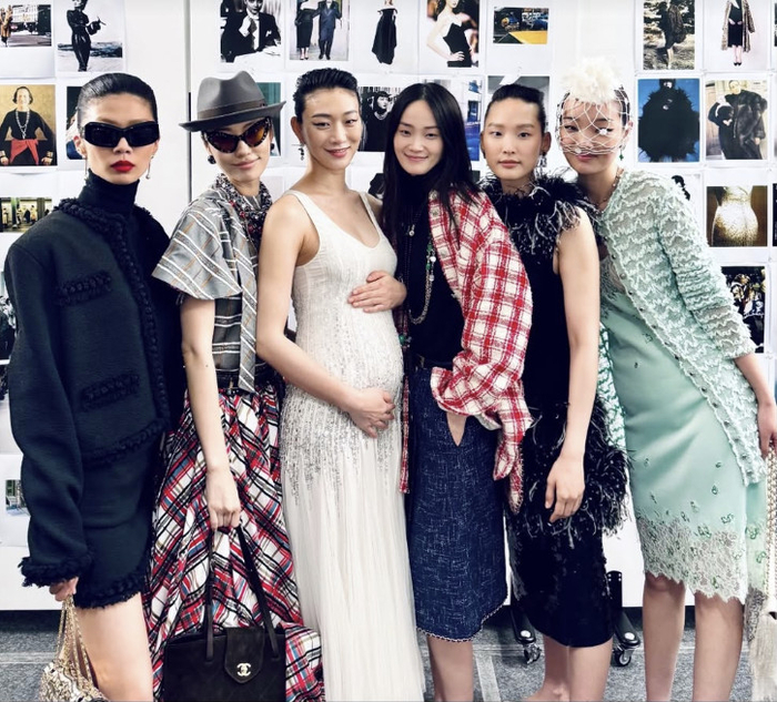 Mẹ bầu "đi lạc" vào show Chanel hot nhất Seoul- Ảnh 3.