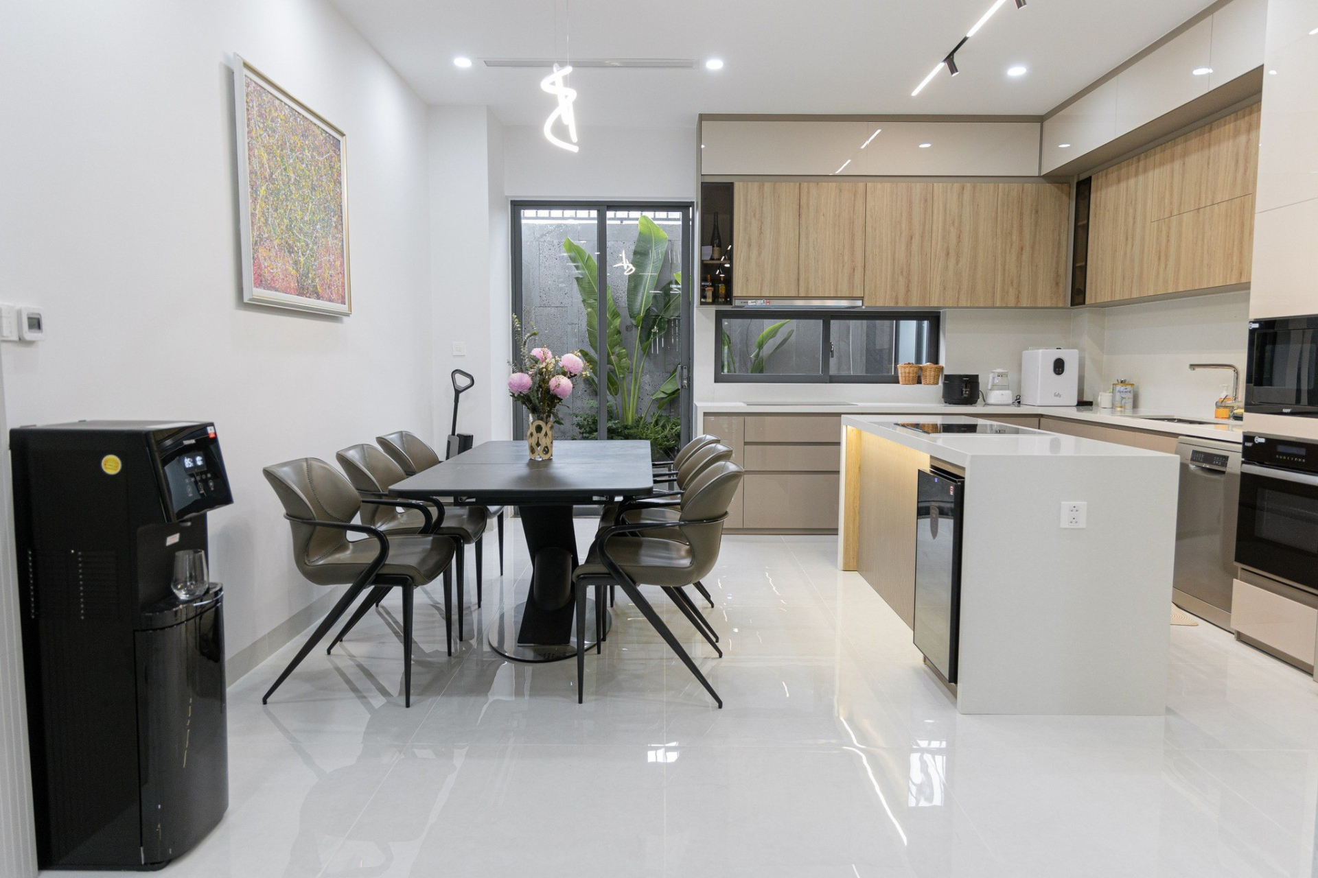 Nam nghệ sĩ U40 cưới vợ đẹp như 
