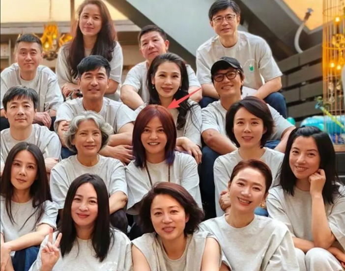 Tưởng "thân bại danh liệt" sống lay lắt sau khi bị tẩy chay, cuộc sống hiện tại của Triệu Vy gây bất ngờ- Ảnh 6.