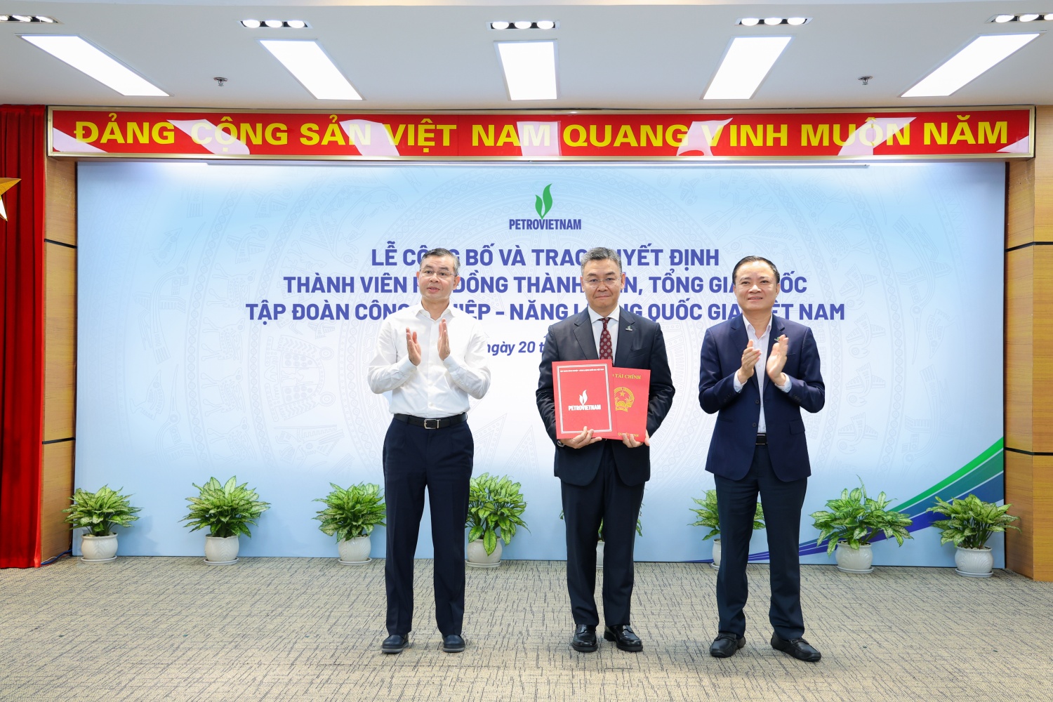 Ông Lê Mạnh Cường trở thành Tổng Giám đốc Petrovietnam năm 2026 - Ảnh 1. Ông Lê Mạnh Cường trở thành Tổng Giám đốc Petrovietnam năm 2026 - Ảnh 1.