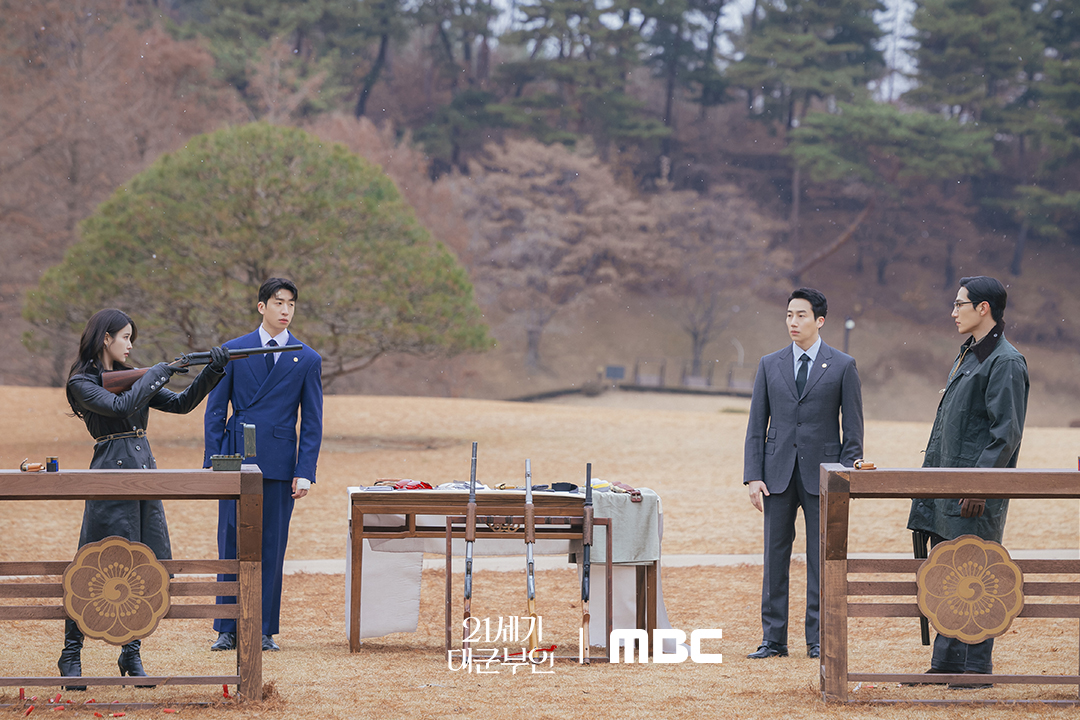 Perfect Crown tập 11: Byeon Woo Seok chính thức lên ngôi vua, IU chĩa sũng vào kẻ mưu hại chồng mình- Ảnh 8.