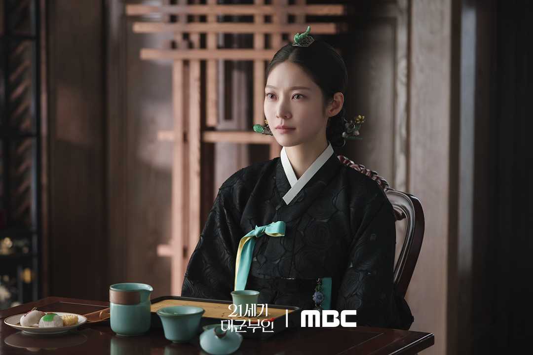 Perfect Crown tập 11: Byeon Woo Seok chính thức lên ngôi vua, IU chĩa sũng vào kẻ mưu hại chồng mình- Ảnh 5.